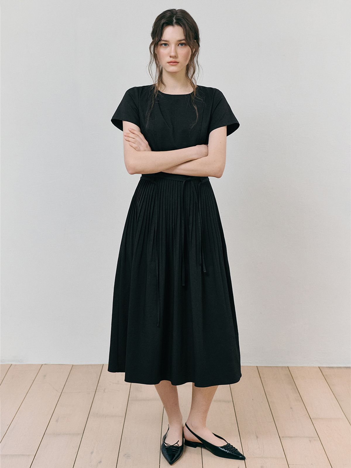 에트몽(ETMON) Pintuck Pleats Strap Dress, Black