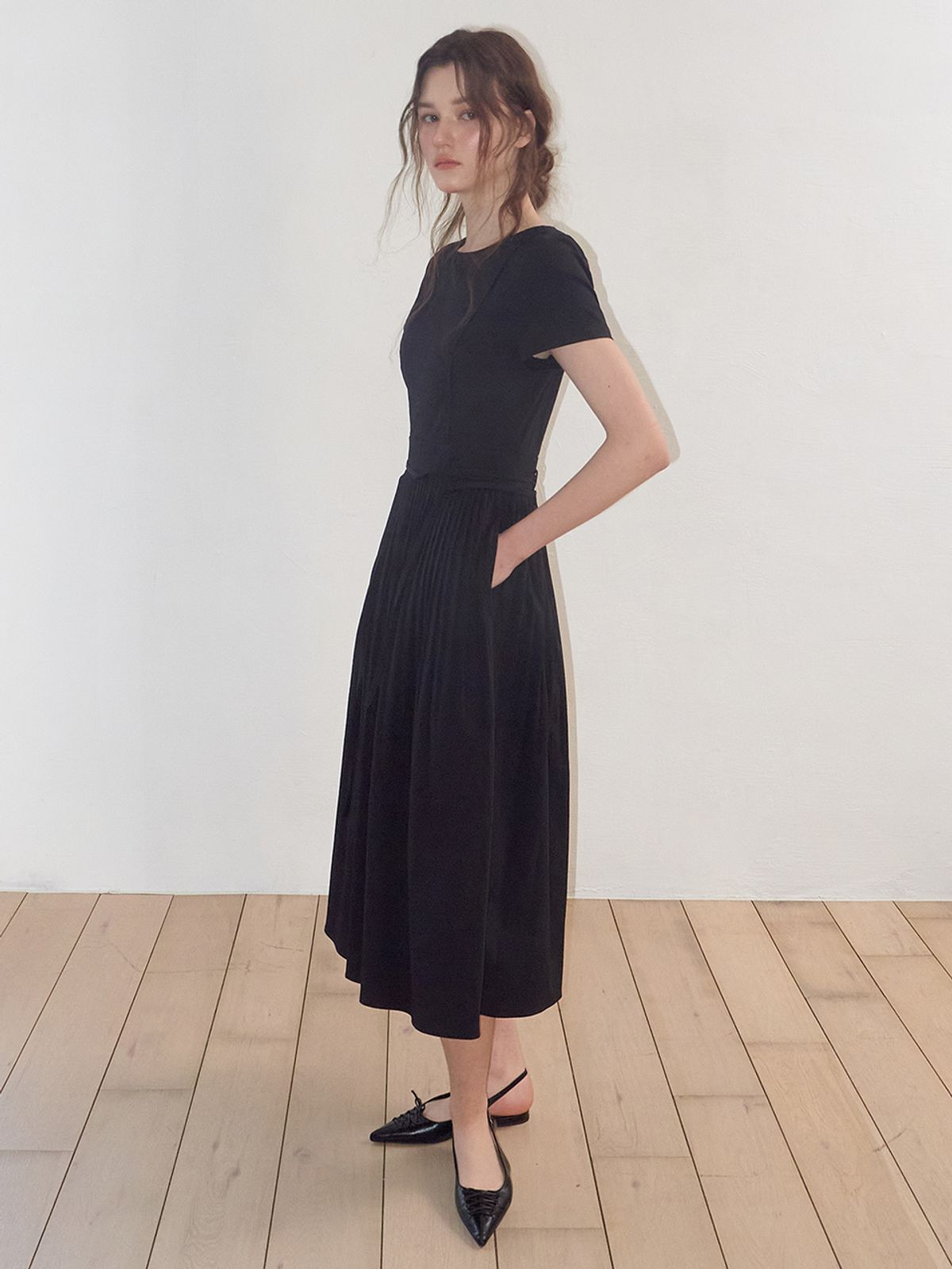 에트몽(ETMON) Pintuck Pleats Strap Dress, Black