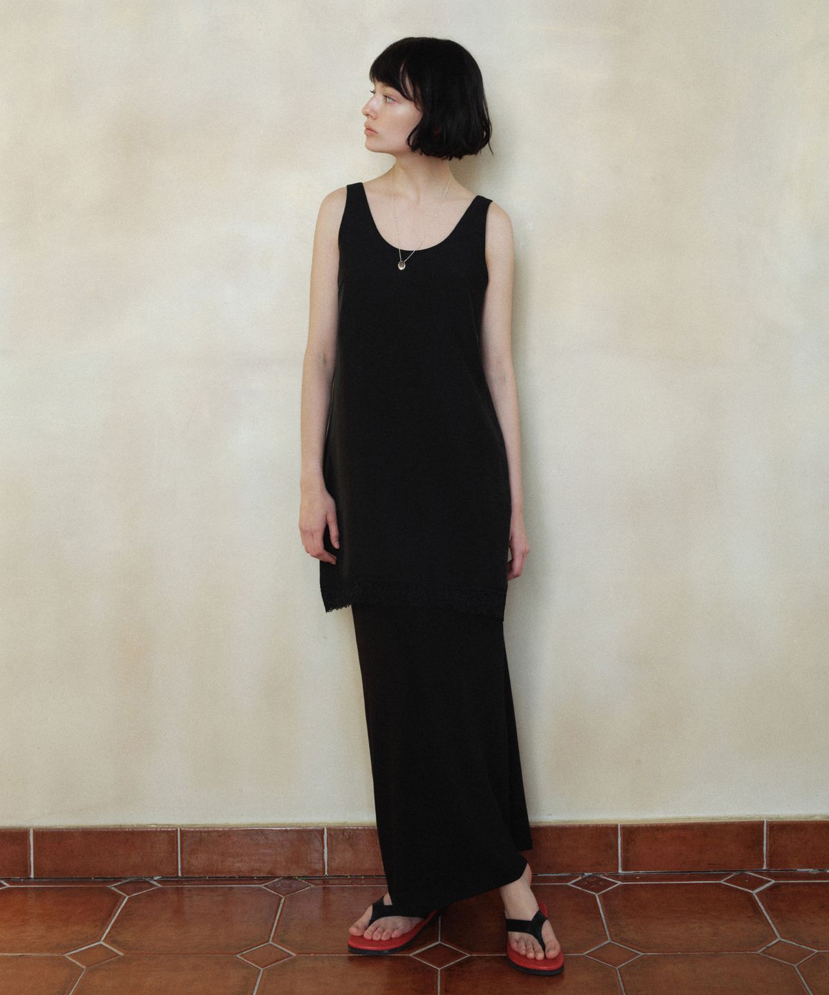 시야쥬(SIYAZU) SITP5250 레이스 슬리브리스 탑_Black