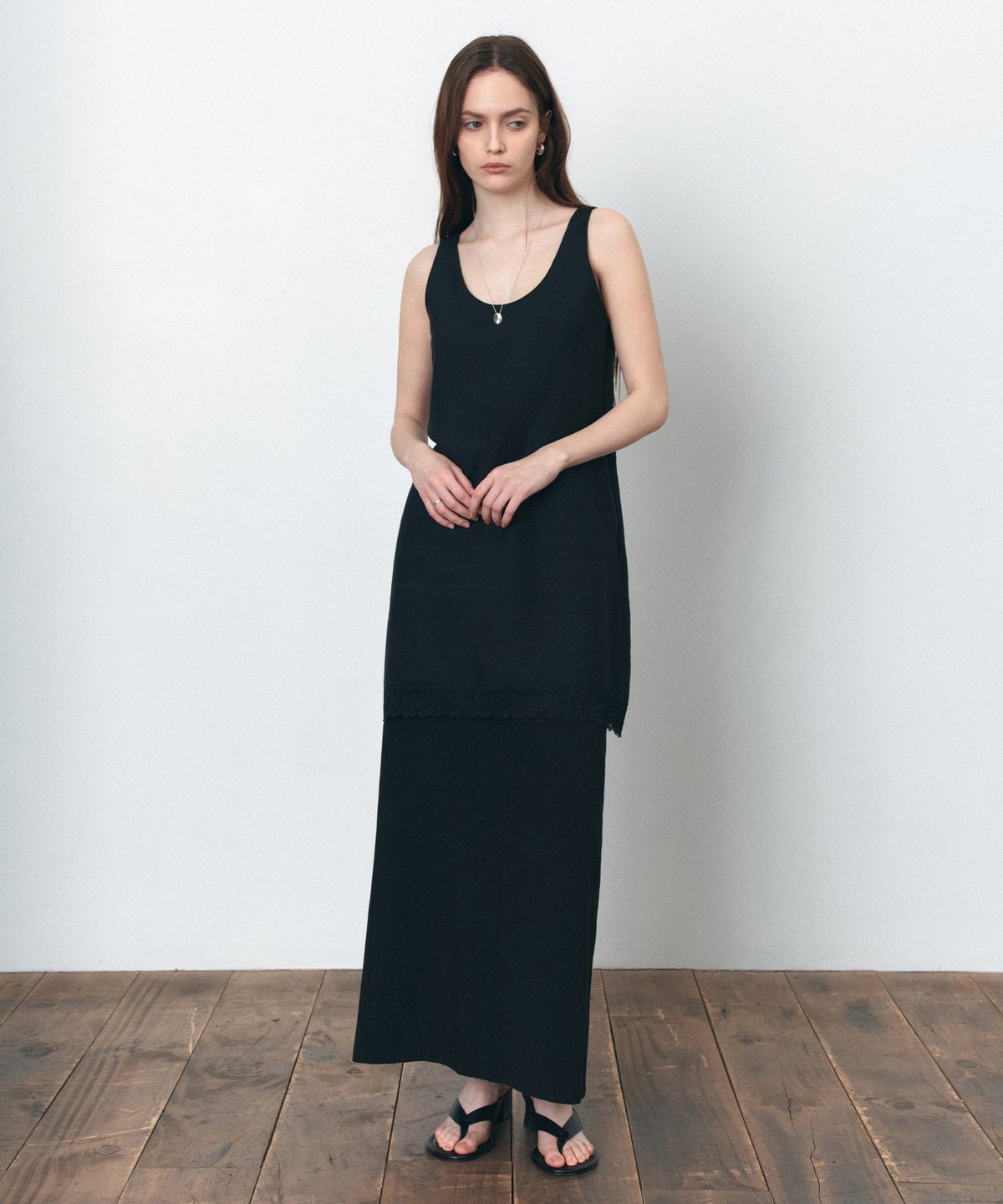 시야쥬(SIYAZU) SITP5250 레이스 슬리브리스 탑_Black