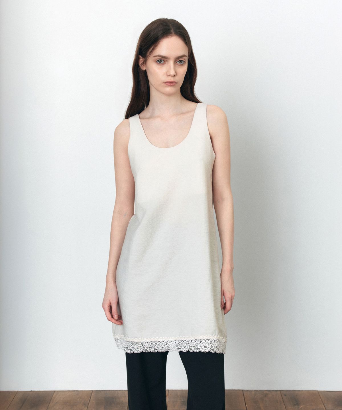 시야쥬(SIYAZU) SITP5250 레이스 슬리브리스 탑_Cream