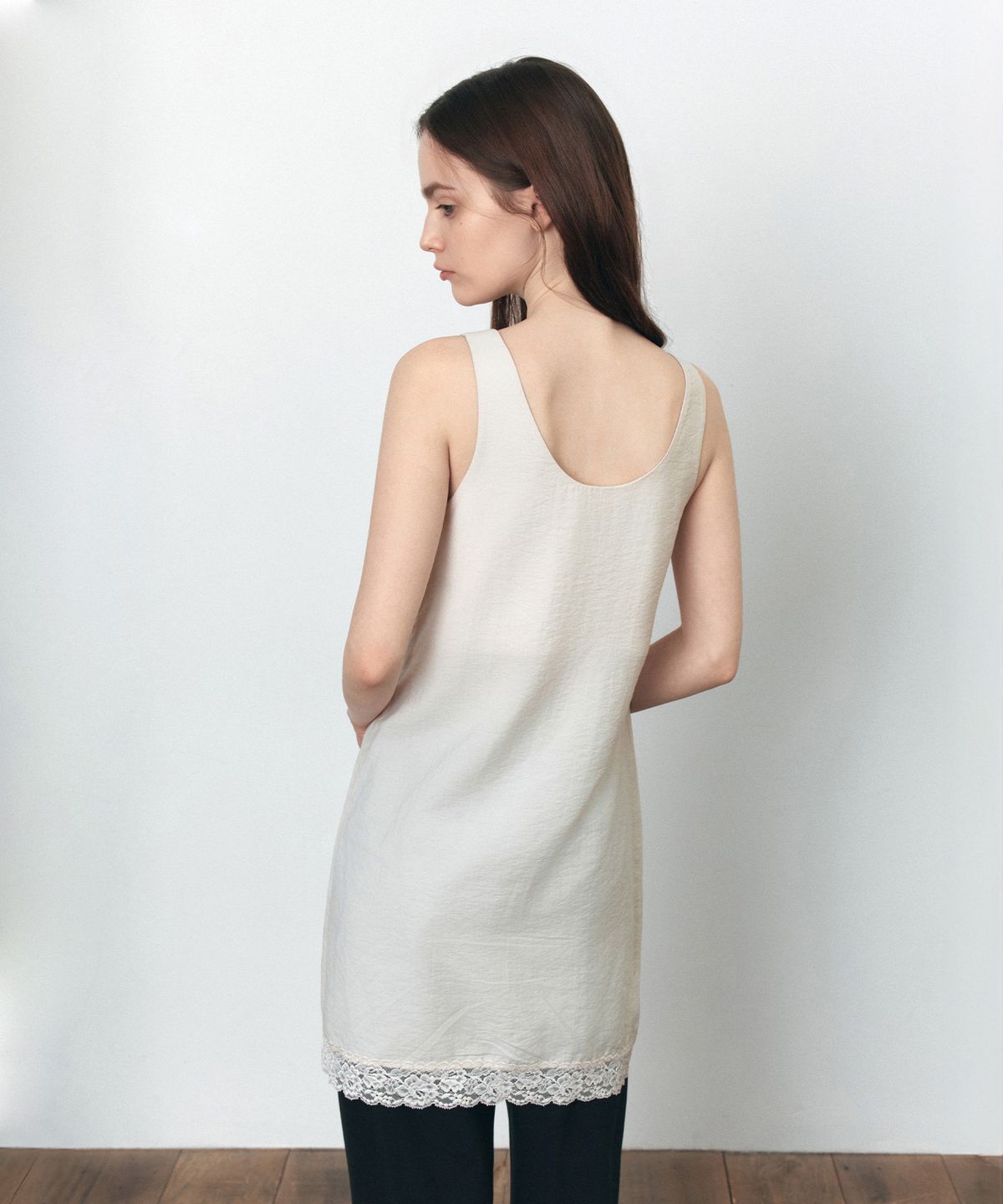 시야쥬(SIYAZU) SITP5250 레이스 슬리브리스 탑_Cream