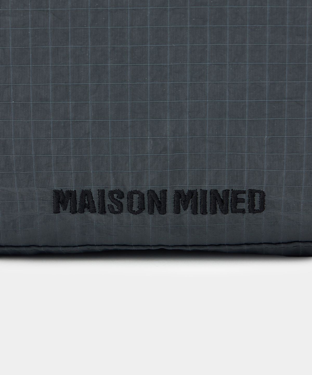 메종미네드(MAISON MINED) NYLON CROSS BAG CHARCOAL