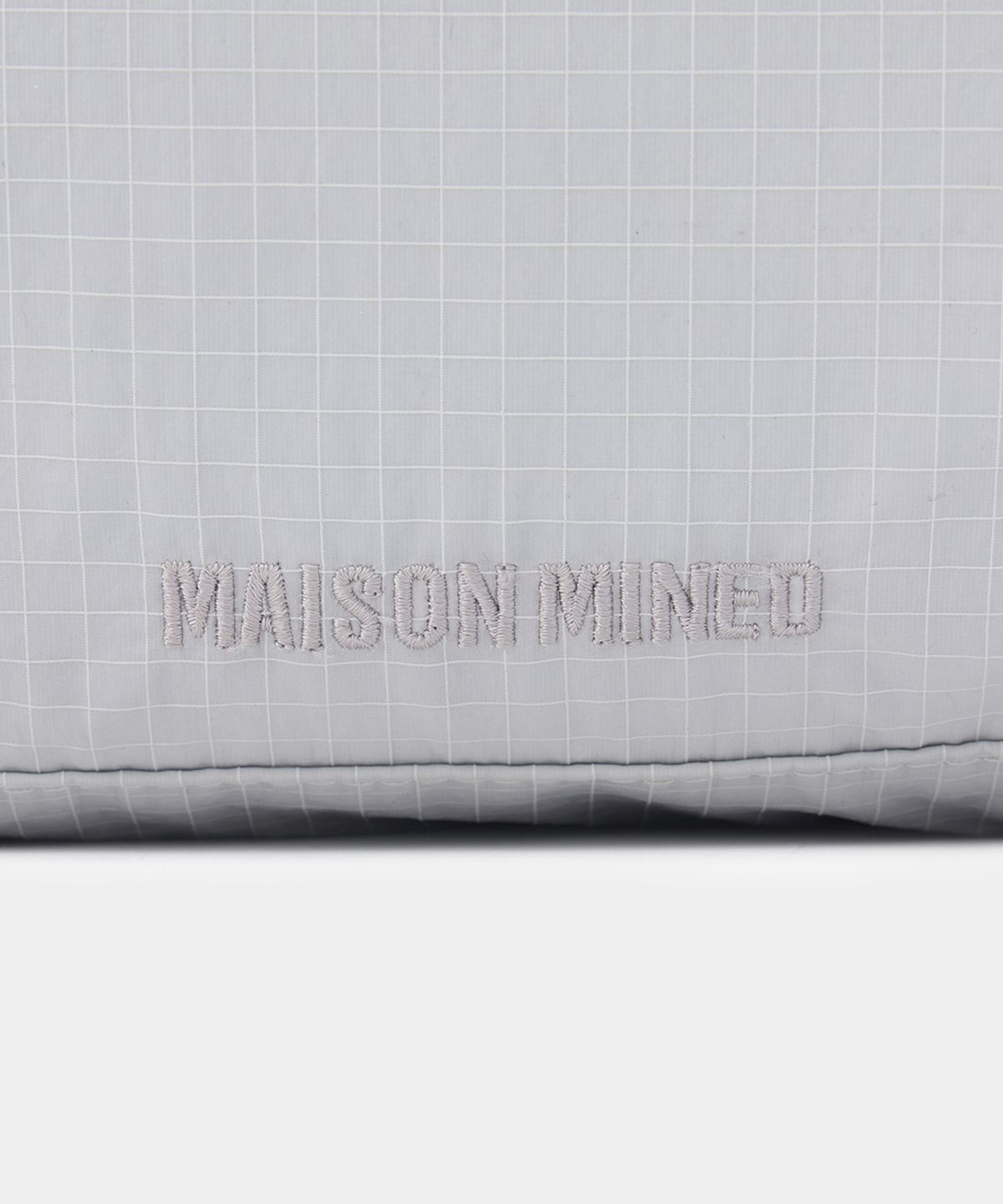 메종미네드(MAISON MINED) NYLON CROSS BAG LIGHT GRAY