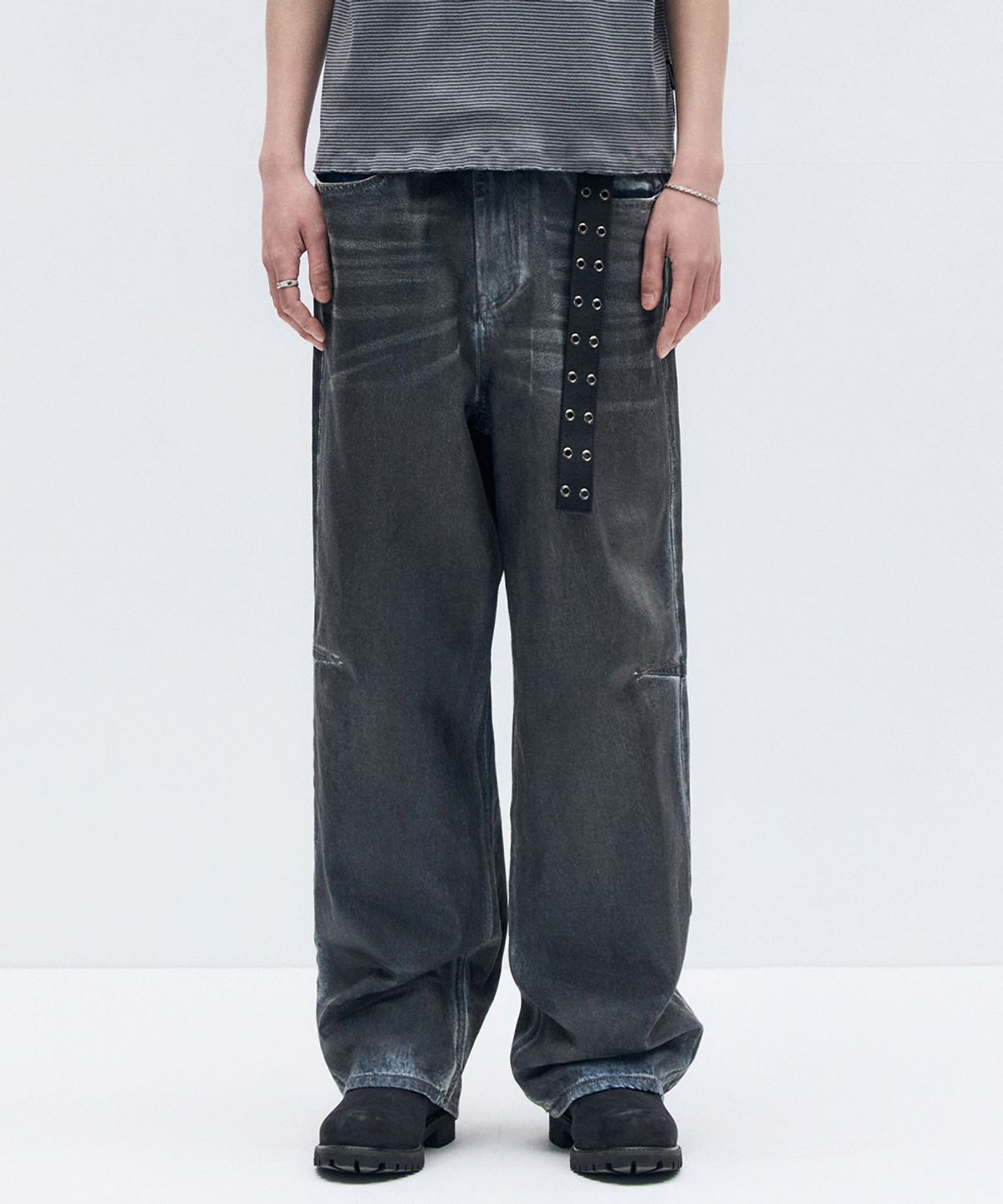 메종미네드(MAISON MINED) DARK WAX COATED DENIM PANTS BLUE