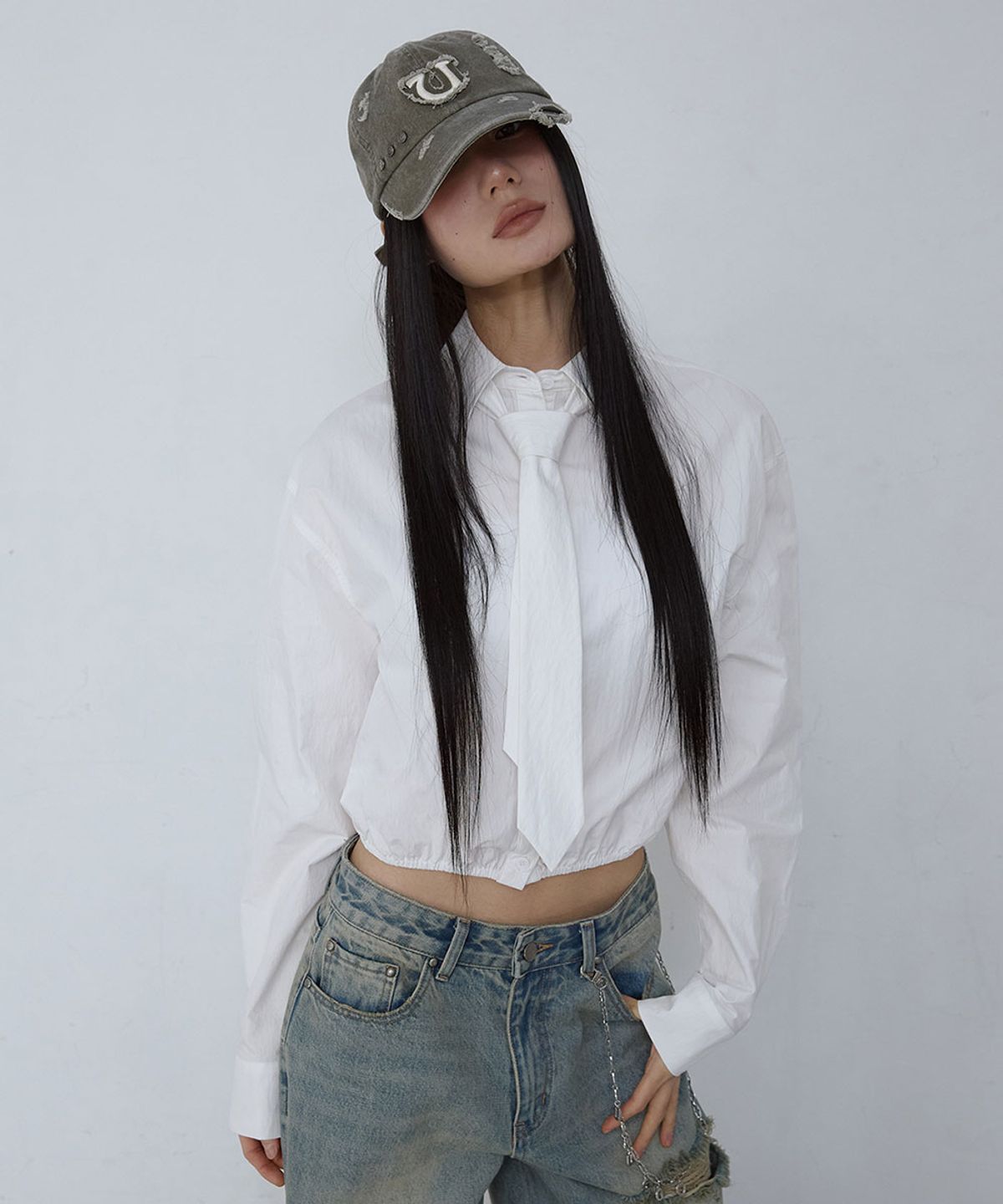 우우소오(UOUSOO) 크롭 타이 셔츠_ 화이트