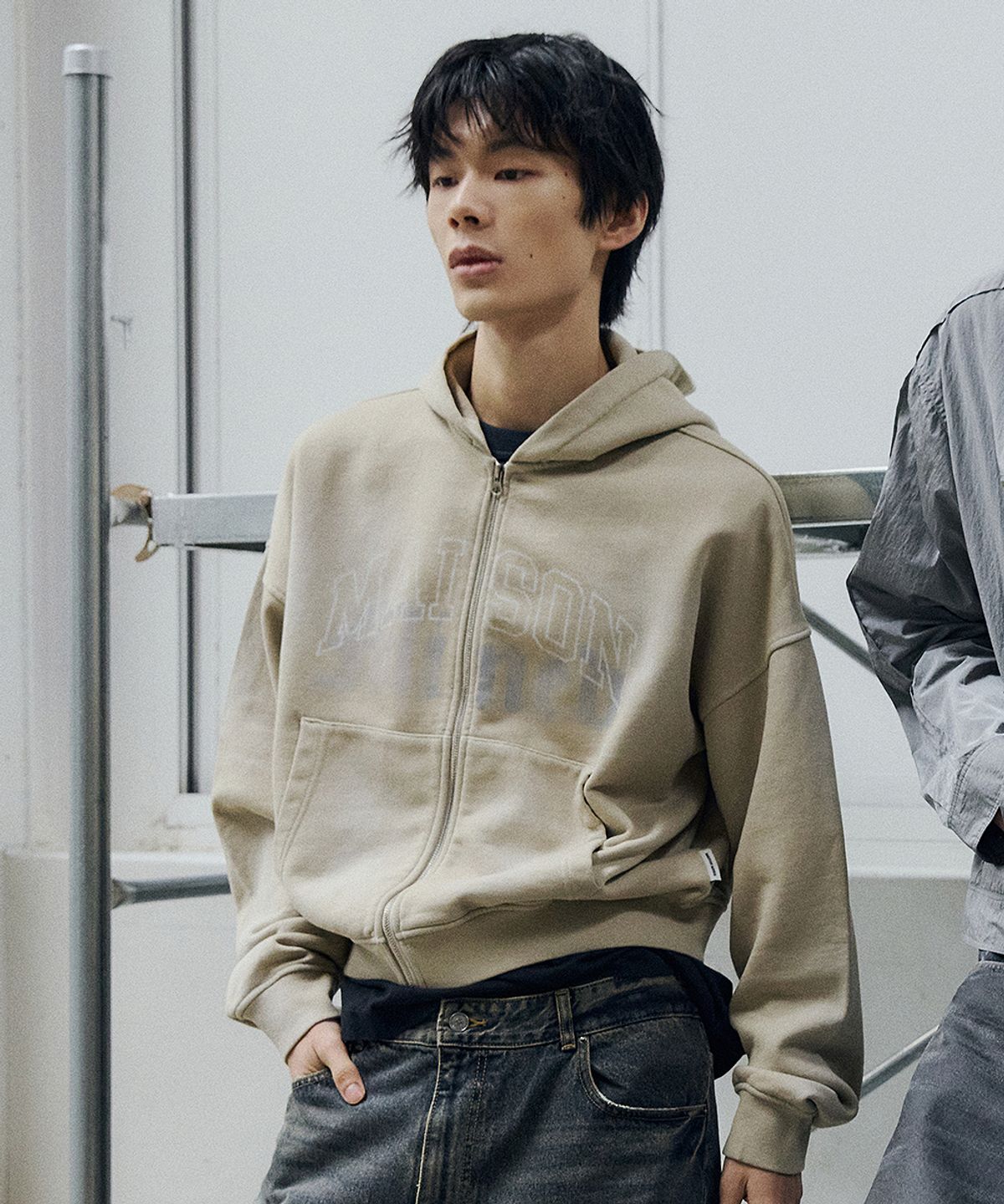 메종미네드(MAISON MINED) WASHED CROP HOOD ZIP-UP BEIGE