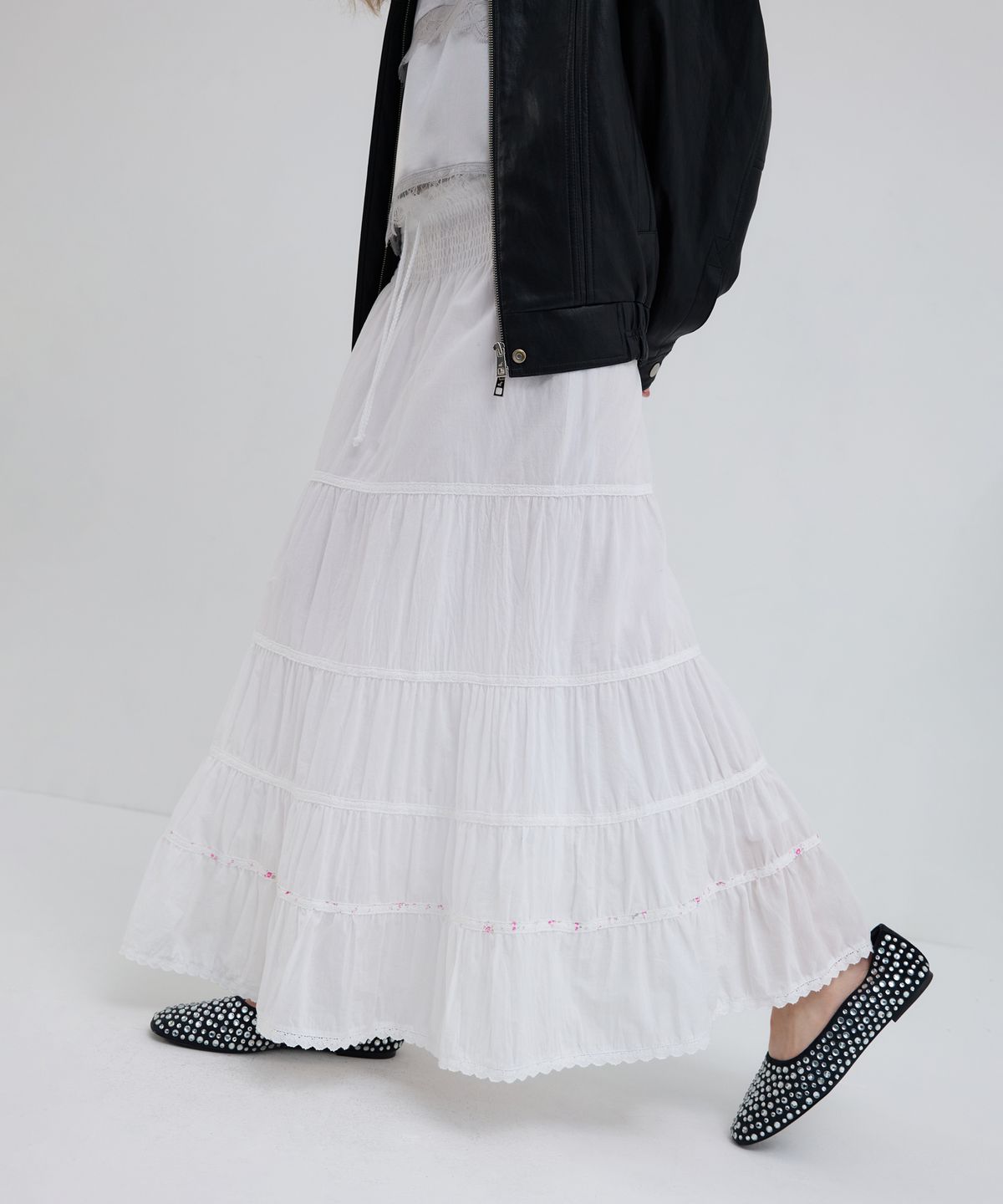 오버듀플레어(OVERDUEFLAIR) SMOCKED TIERED LONG SKIRT_WHITE