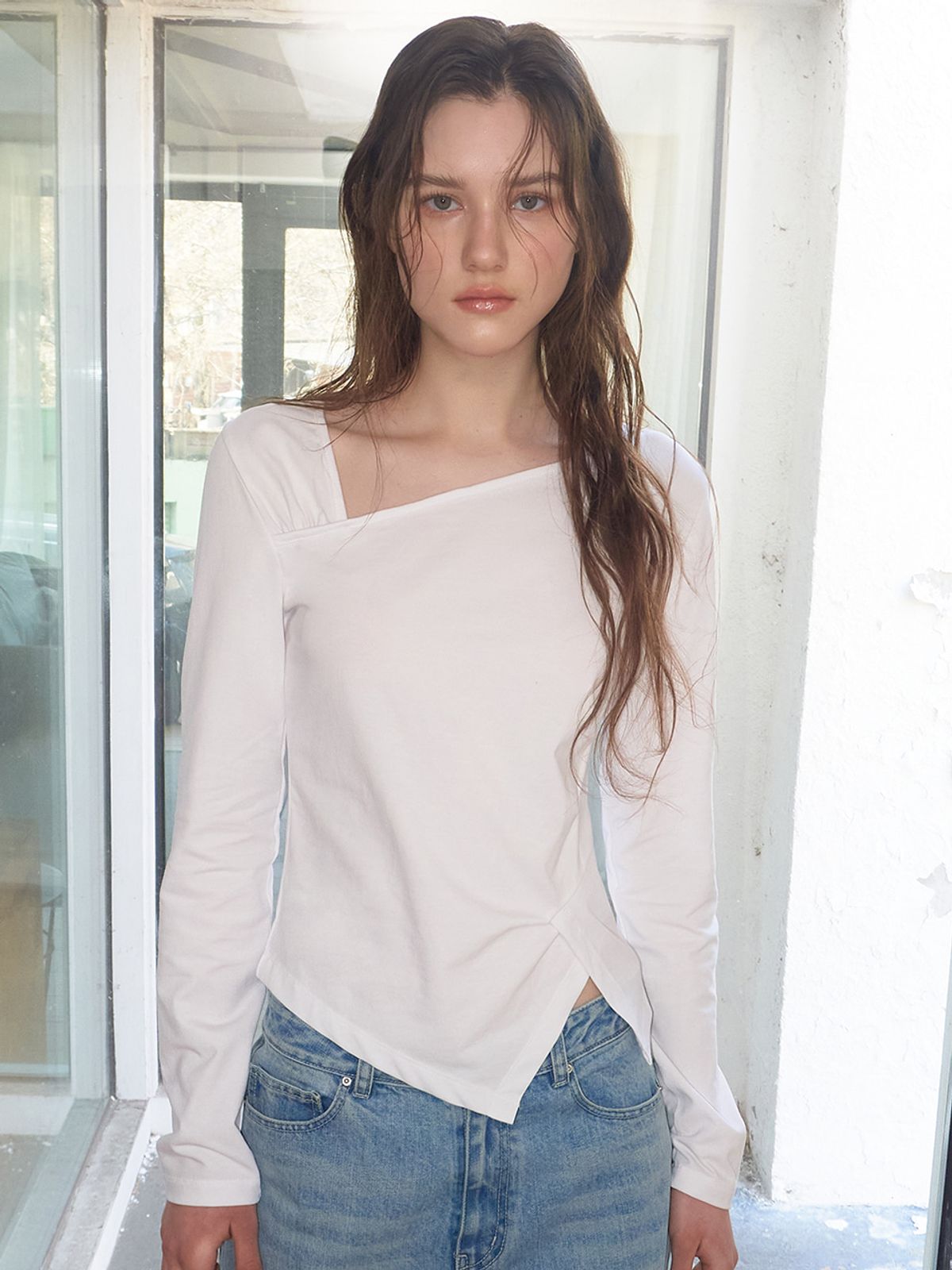 에트몽(ETMON) Curved Pintuck T-Shirt, White