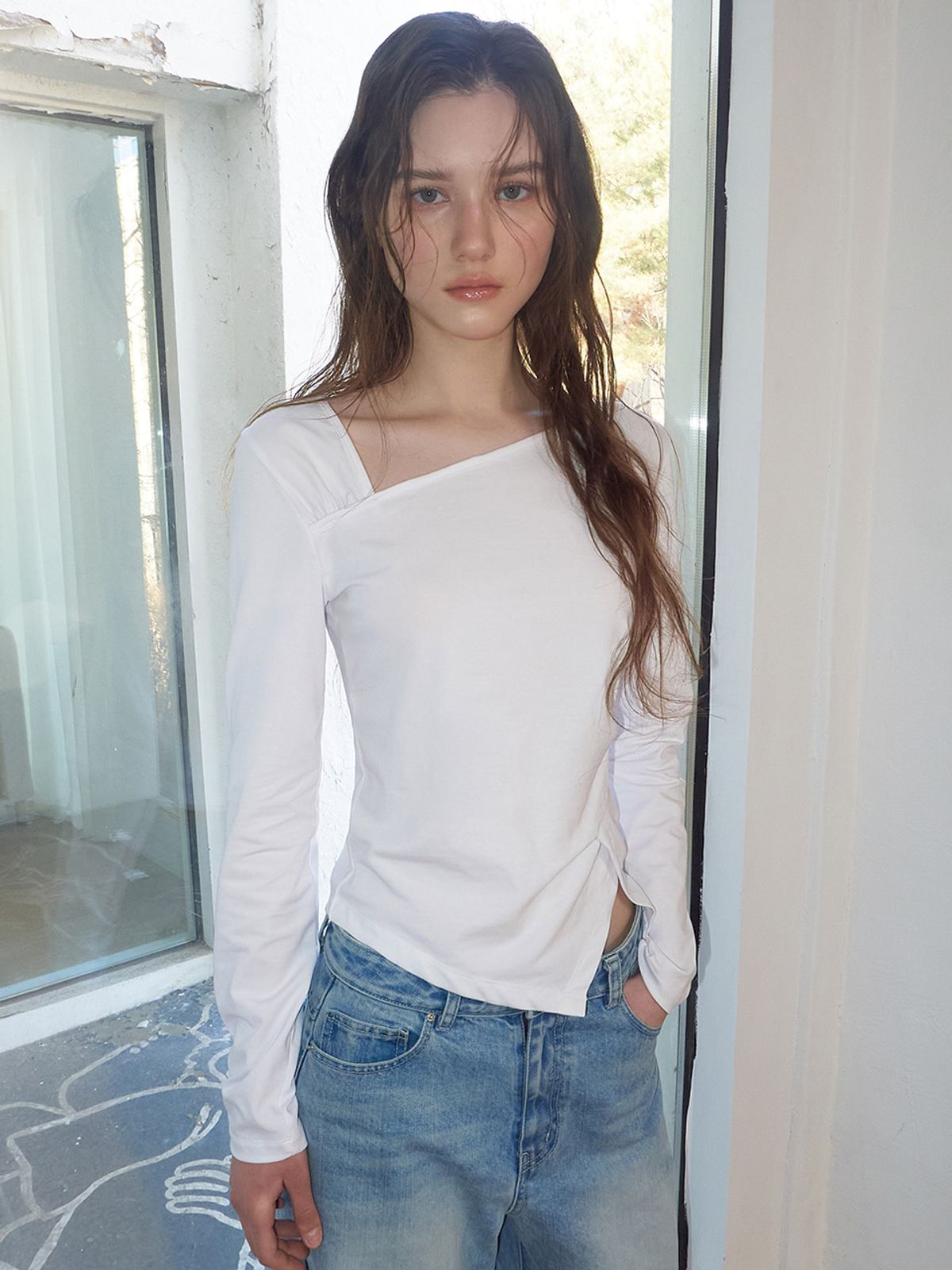 에트몽(ETMON) Curved Pintuck T-Shirt, White