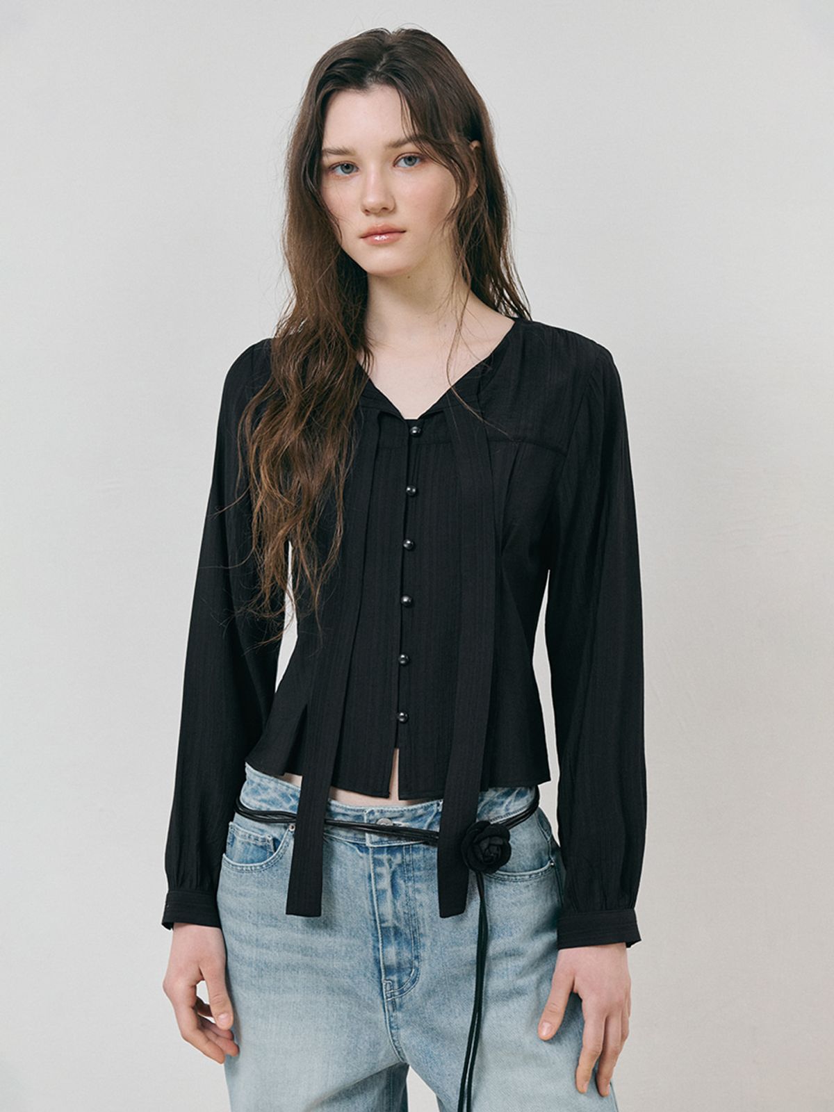 에트몽(ETMON) Tie Pintuck Blouse, Black