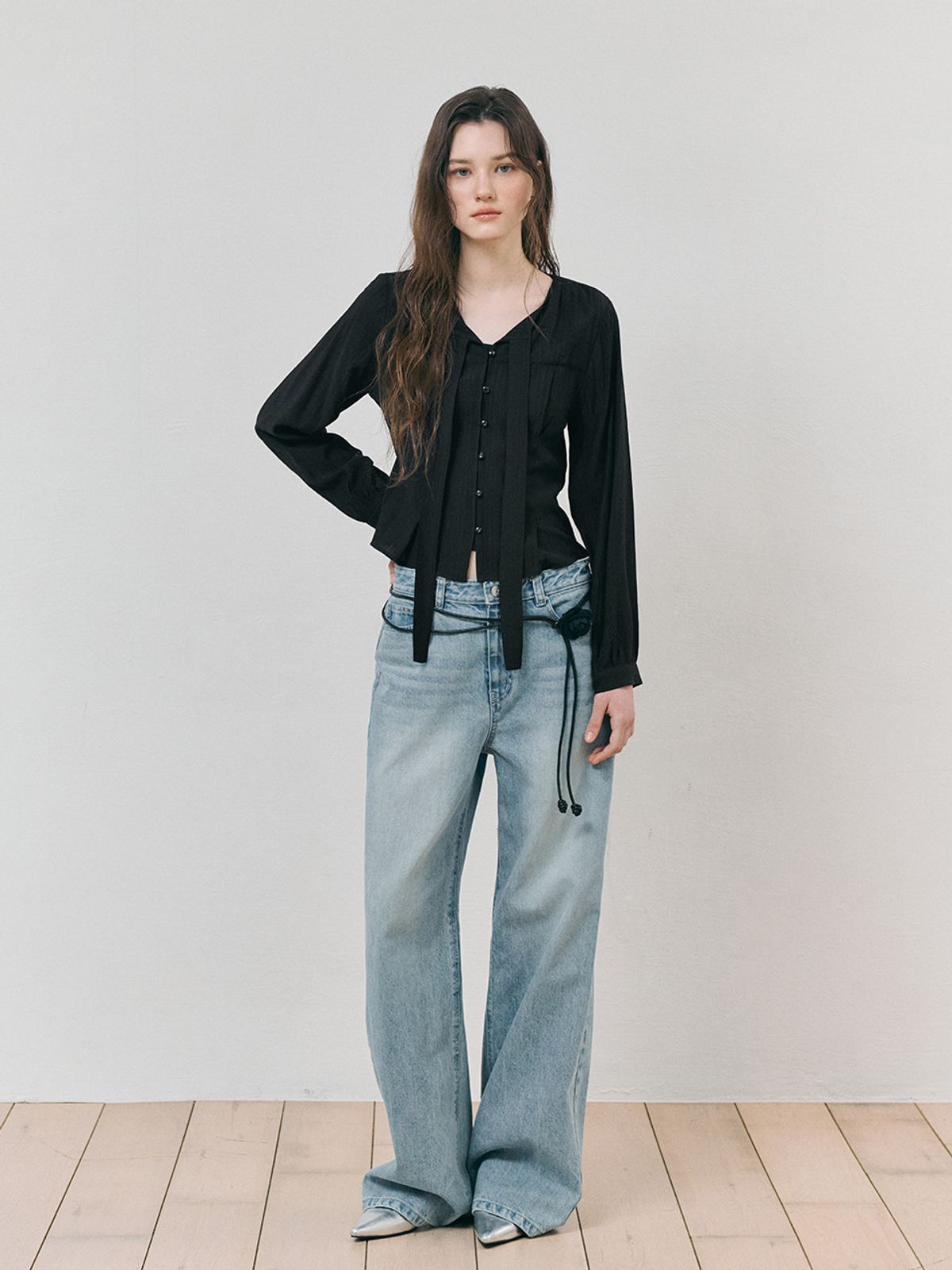에트몽(ETMON) Tie Pintuck Blouse, Black