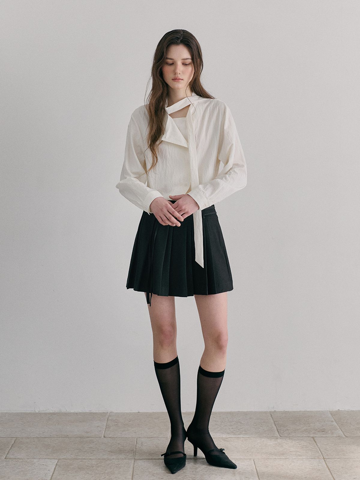 에트몽(ETMON) Unbalanced Tie Blouse, Cream