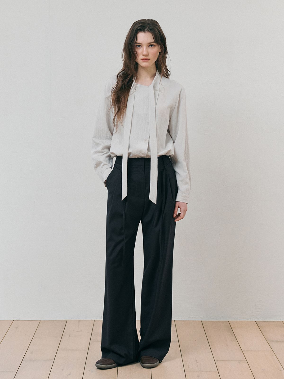 에트몽(ETMON) Unbalanced Tie Blouse, Greyish Blue
