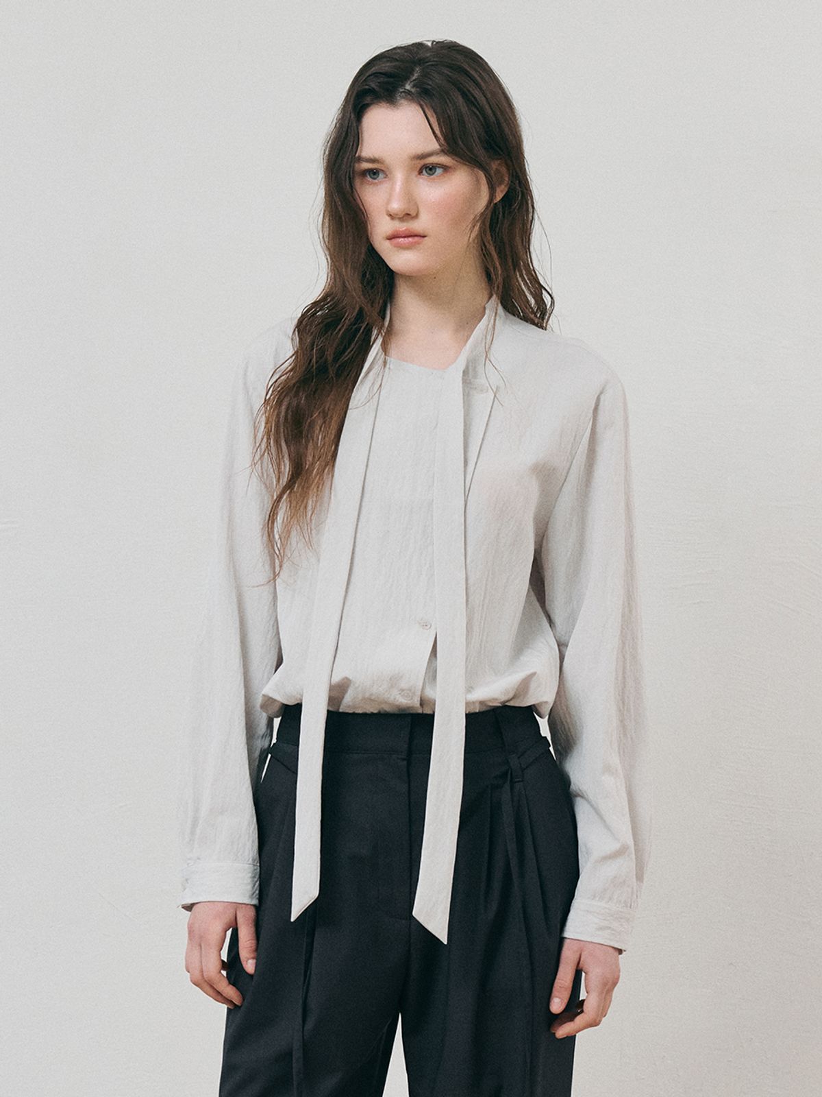 에트몽(ETMON) Unbalanced Tie Blouse, Greyish Blue