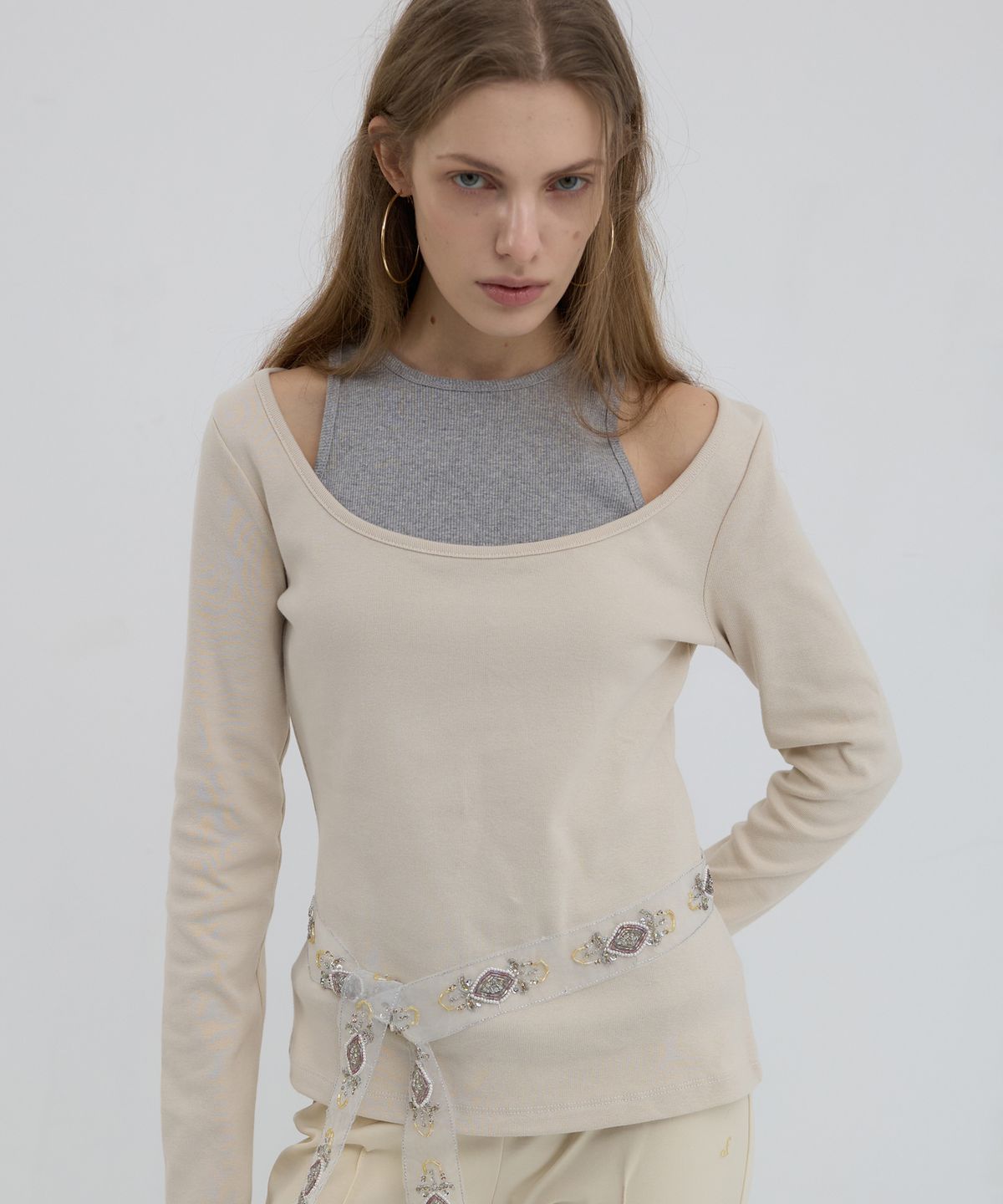 오버듀플레어(OVERDUEFLAIR) NEW HALTER NECK LACE SLEEVELESS_GREY