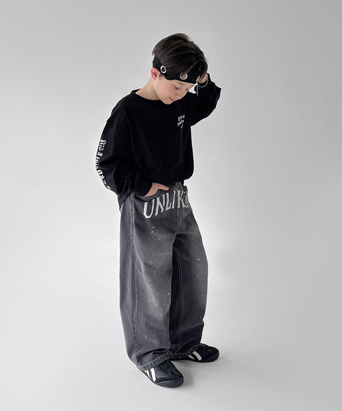 베리클로젯(BERRYCLOSET) 리 페인팅 데님 팬츠