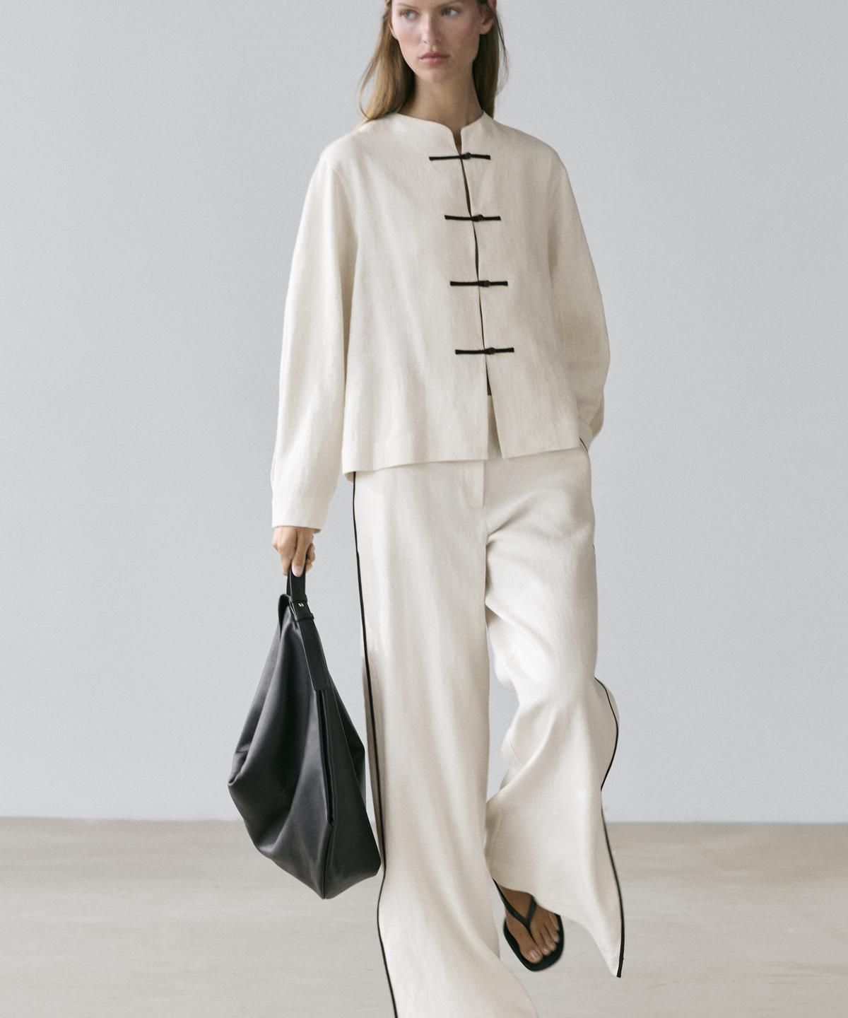 마시모두띠(MASSIMO DUTTI) 린넨 버튼 디테일 오버셔츠