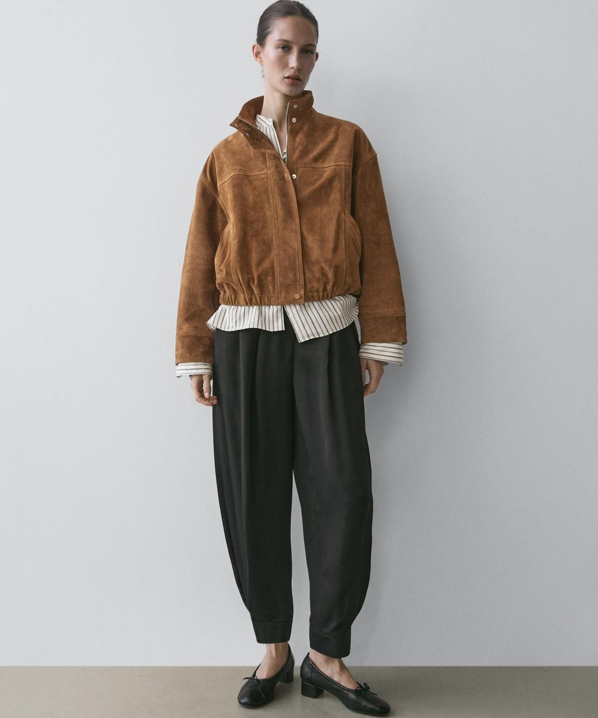 마시모두띠(MASSIMO DUTTI) 스웨이드 레더 크롭 봄버 재킷