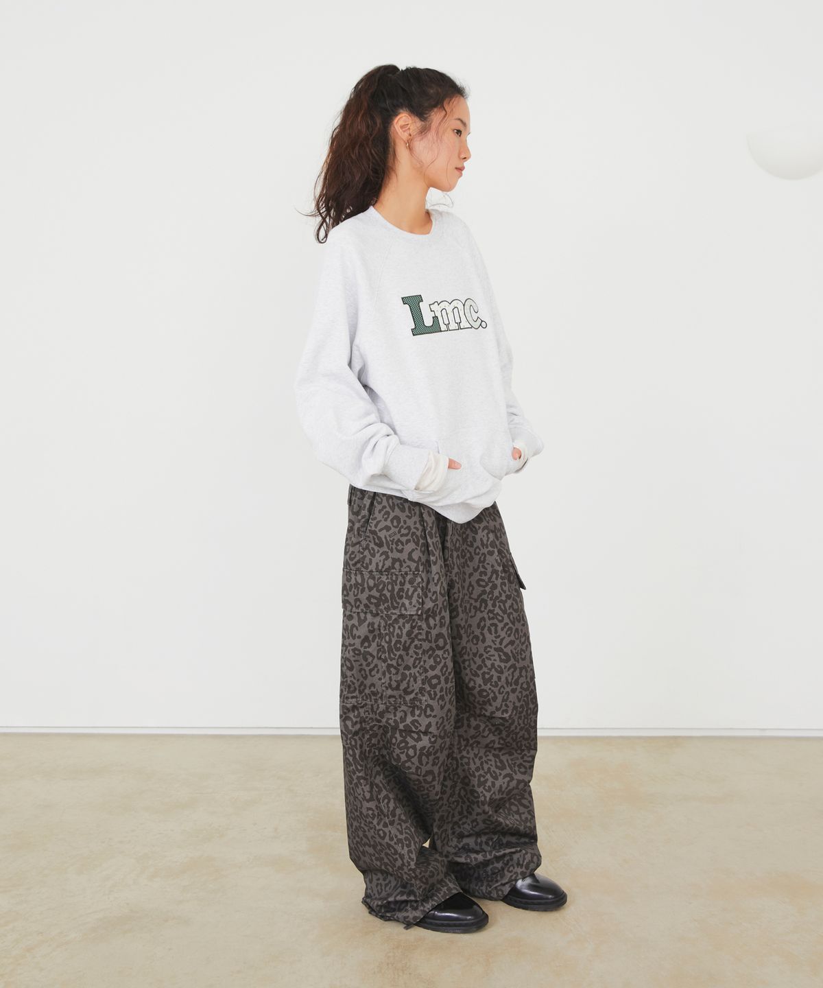 엘엠씨(LMC) PATCHWORK RAGLAN SWEATSHIRT light heather gray