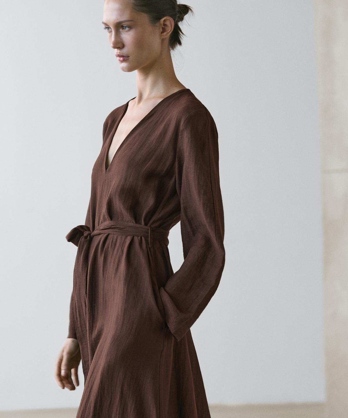 마시모두띠(MASSIMO DUTTI) 벨트 디테일 린넨 플루이드 니렝스 원피스
