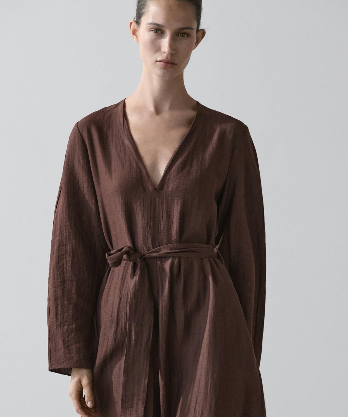 마시모두띠(MASSIMO DUTTI) 벨트 디테일 린넨 플루이드 니렝스 원피스