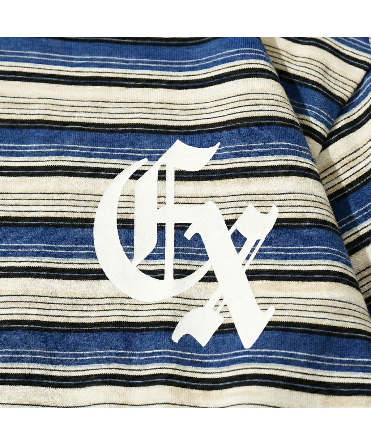 엑스트라오디너리(EXTRAORDINARY) GOTHIC LOGO STRIPE LS TEE BLUE