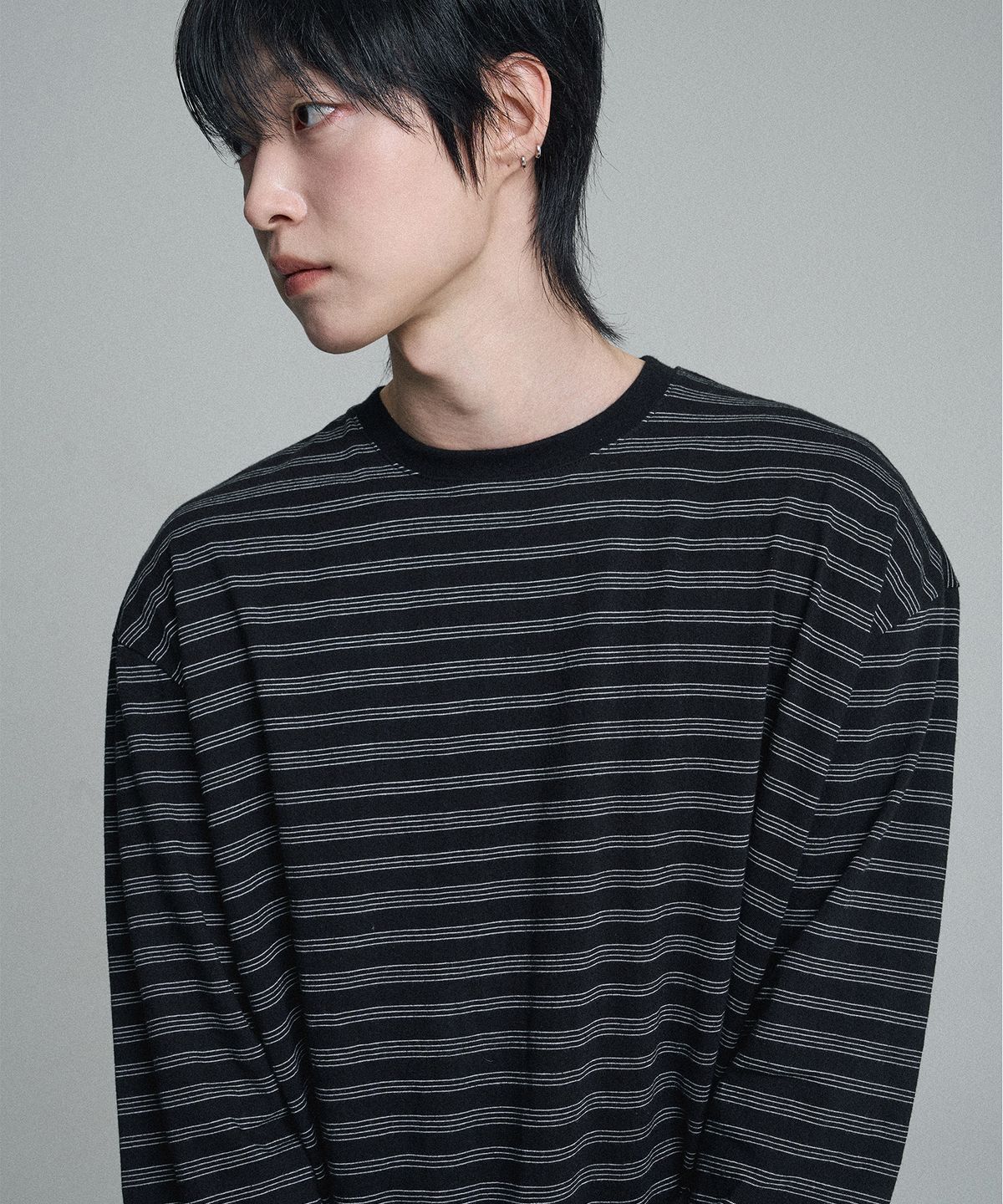무븐(MOOVN) 에센셜 스트라이프 롱슬리브 티셔츠 블랙
