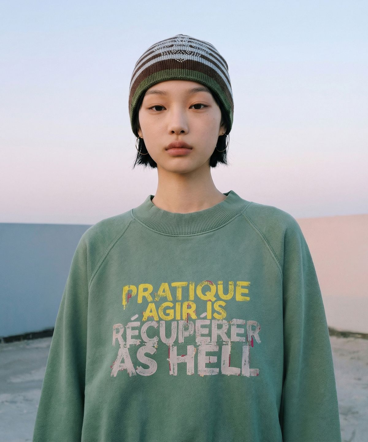 랑가주망(LENGAGEMENT) Hell-Raising Salt-Washed Raglan Crop Sweatshirt (Green)