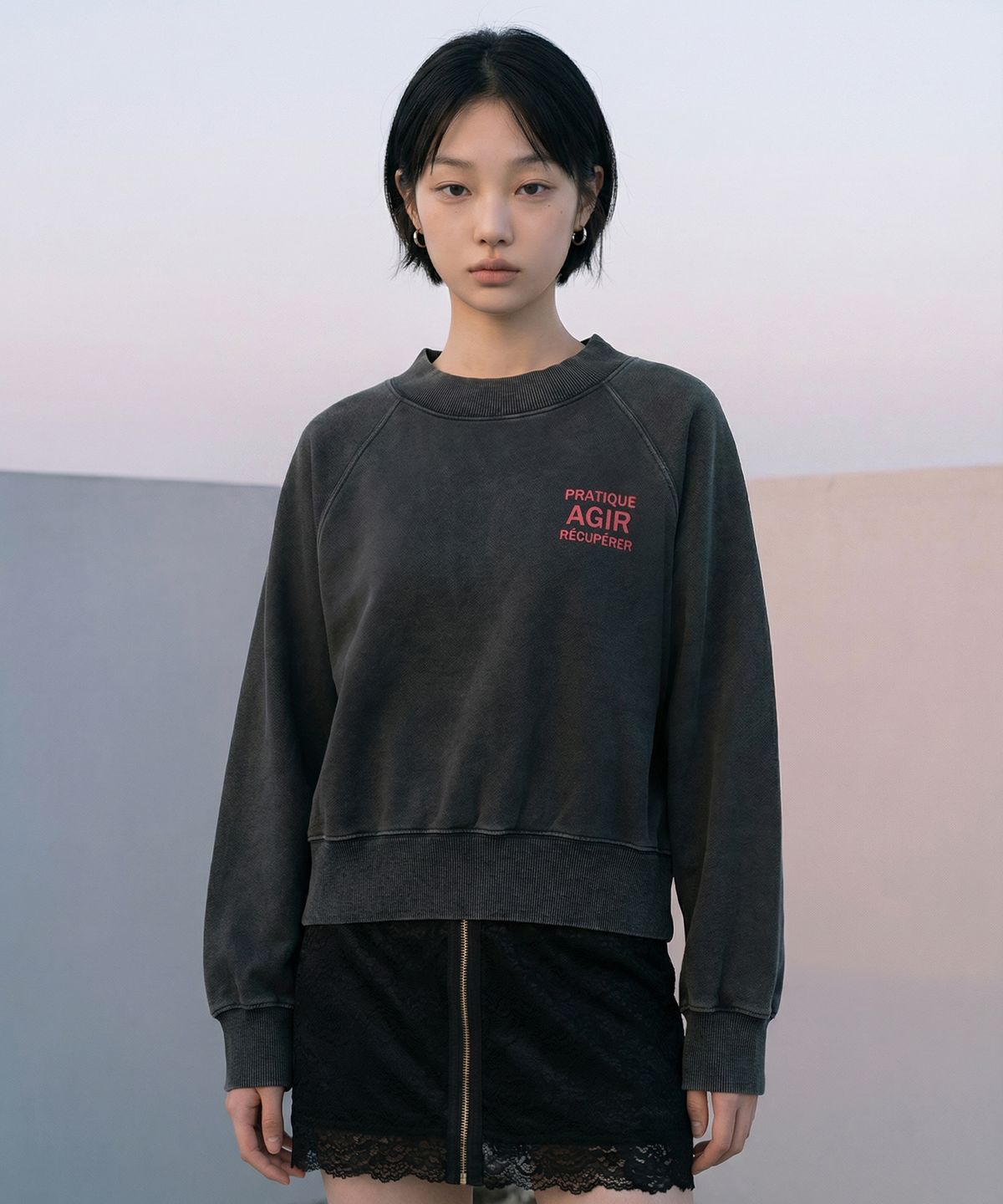 랑가주망(LENGAGEMENT) AGIR Salt-Washed Raglan  Crop Sweatshirt (Black)