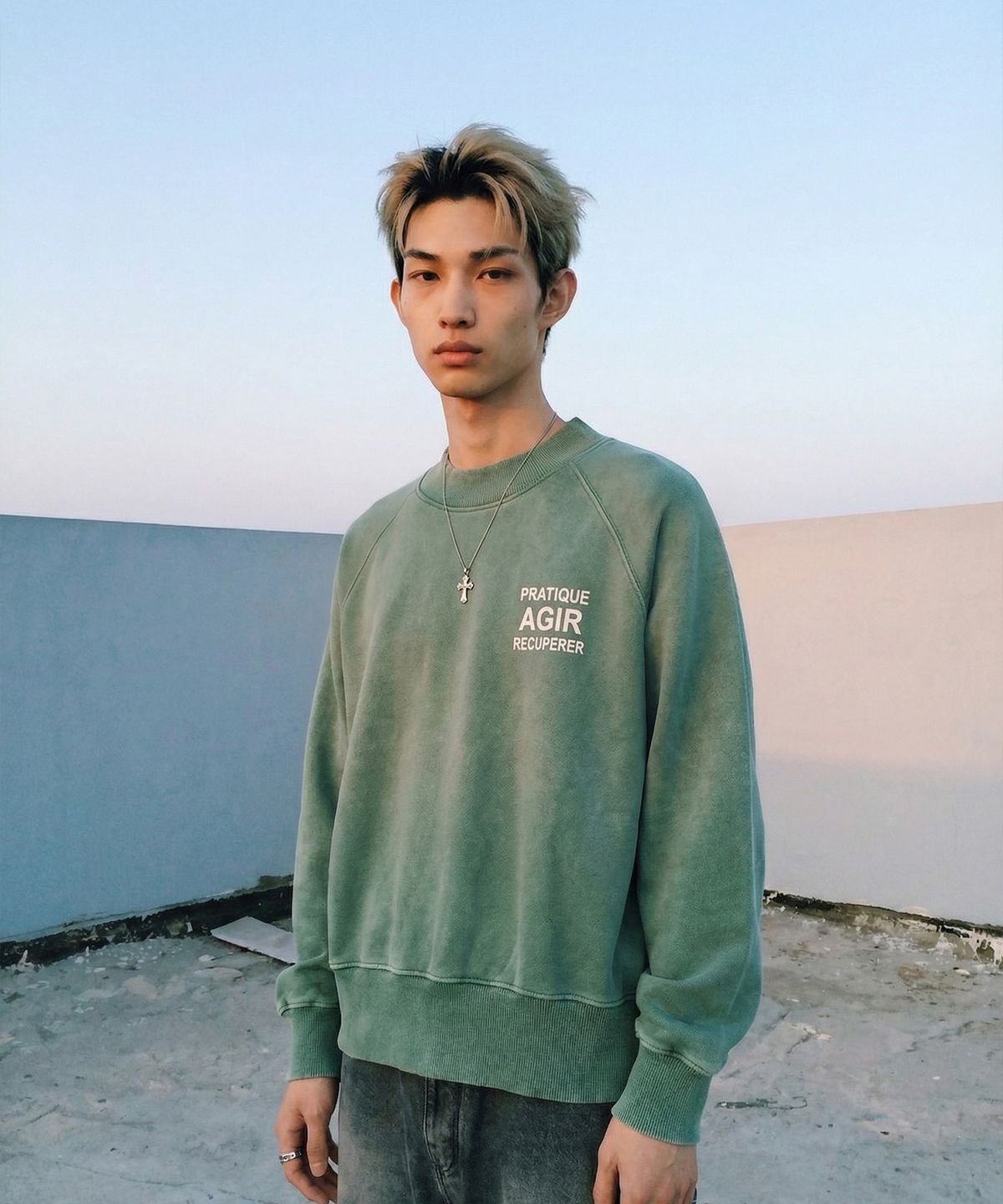 랑가주망(LENGAGEMENT) AGIR Salt-Washed Raglan Crop Sweatshirt (Green)