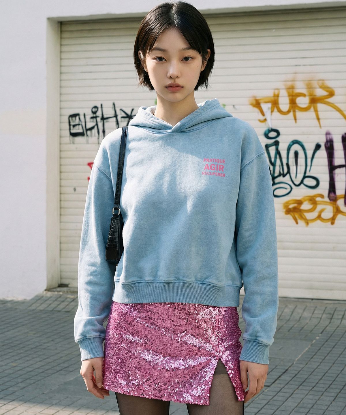 랑가주망(LENGAGEMENT) AGIR Salt-Washed Crop Hooded T-Shirt (Light Blue)