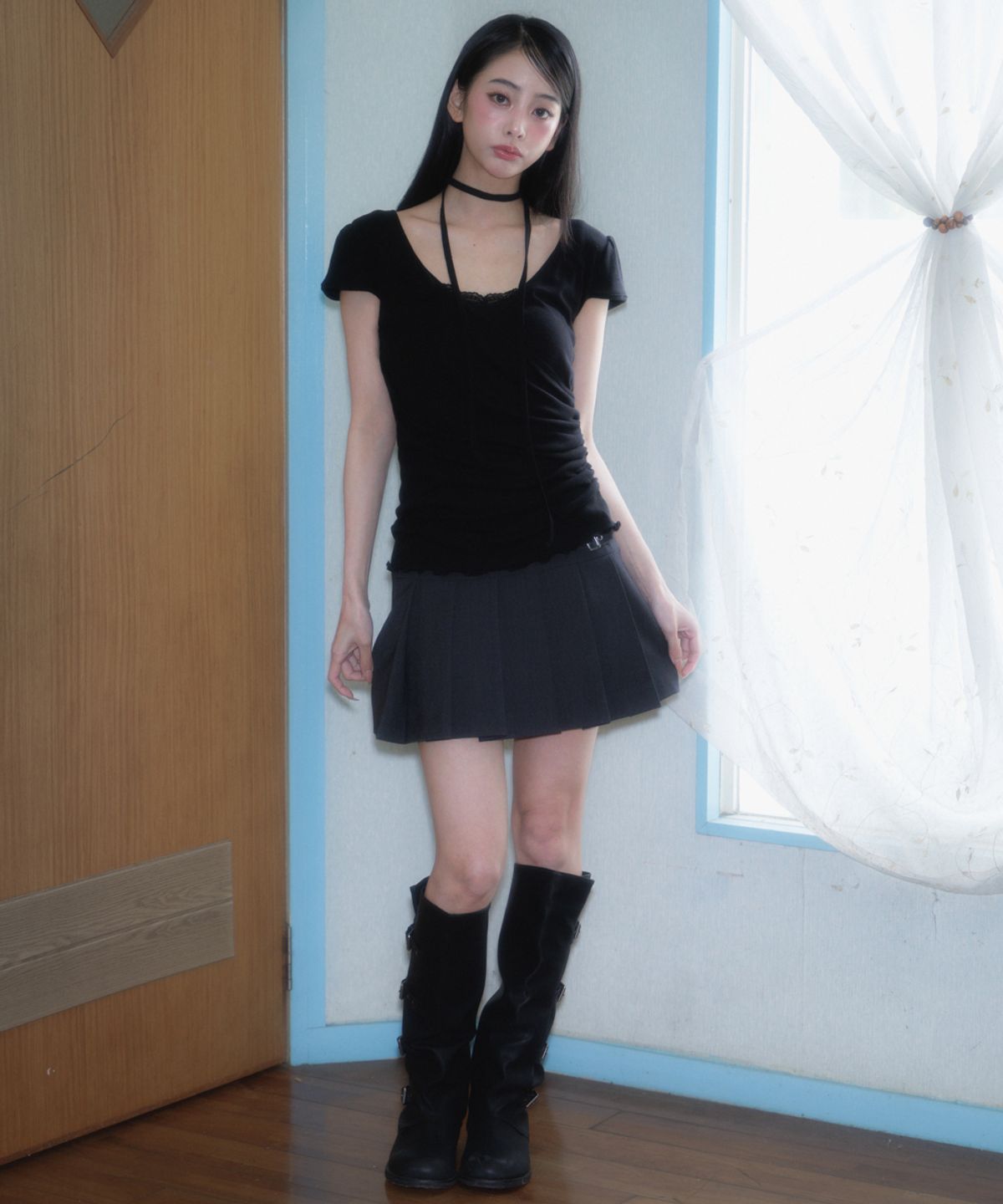 로제프란츠(ROSEFRANTZ) Corsage Shirring Tie T-shirt [Black]