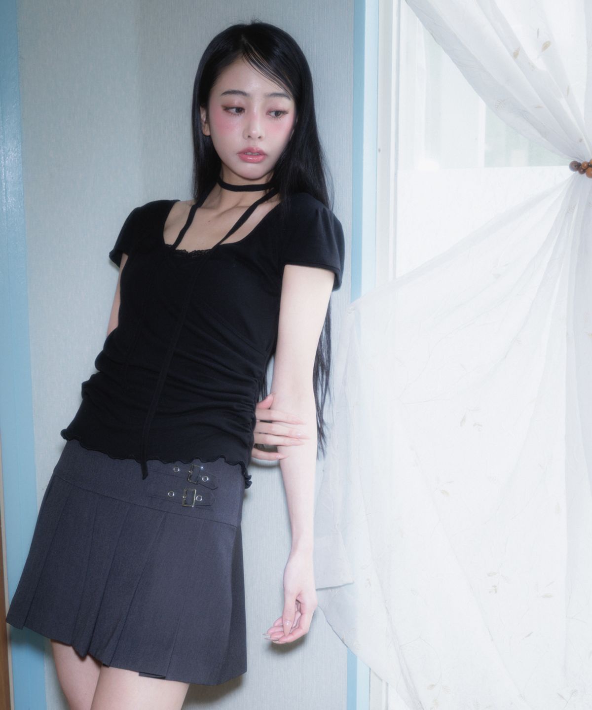 로제프란츠(ROSEFRANTZ) Corsage Shirring Tie T-shirt [Black]