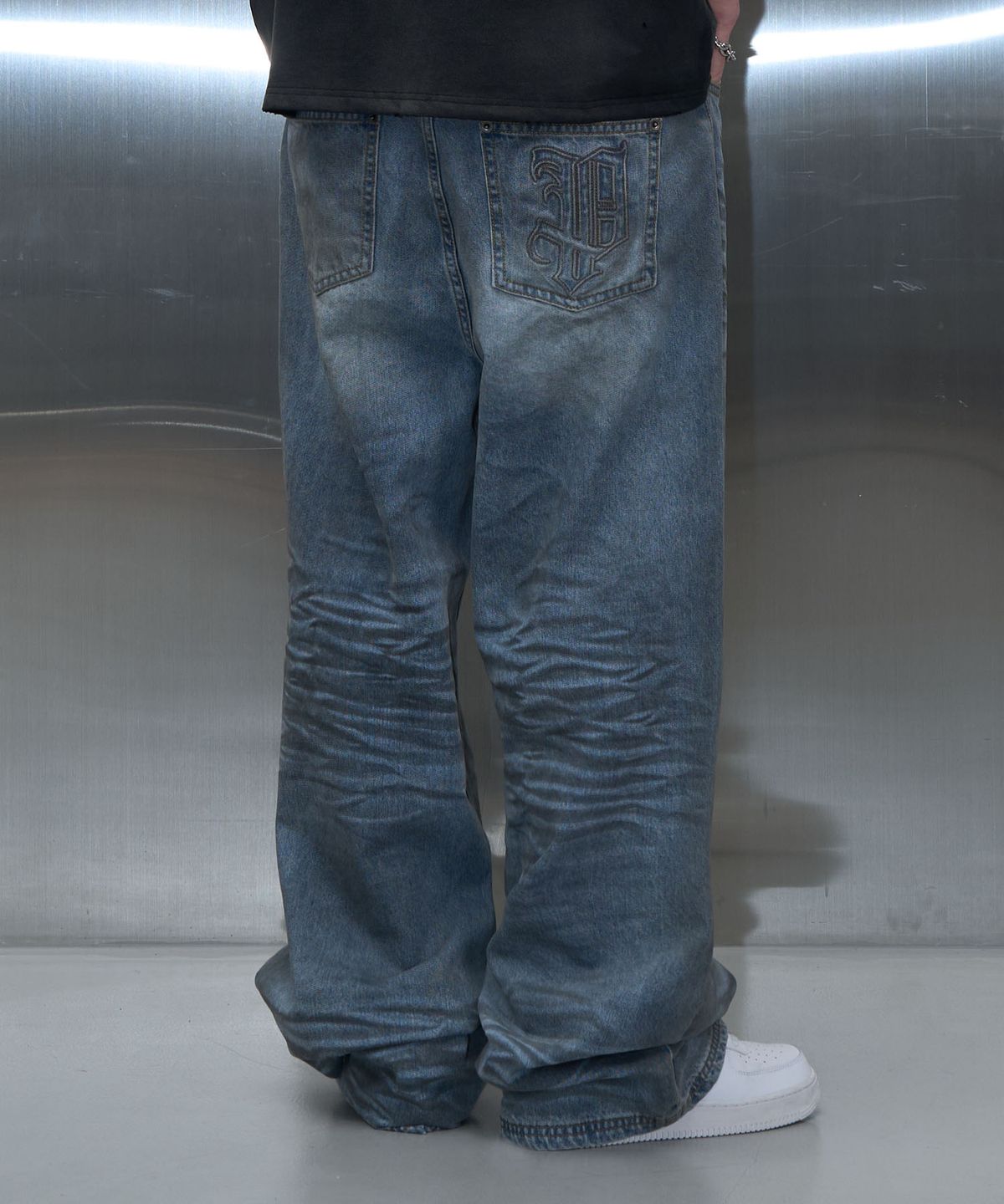 피치블랙(PITCHBLACK) OIL WASHED DENIM PANTS (WASHED BLUE)