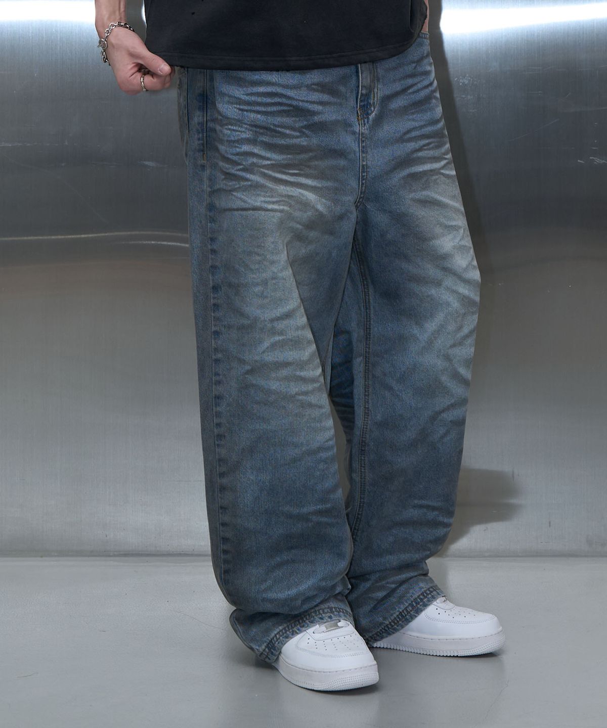 피치블랙(PITCHBLACK) OIL WASHED DENIM PANTS (WASHED BLUE)