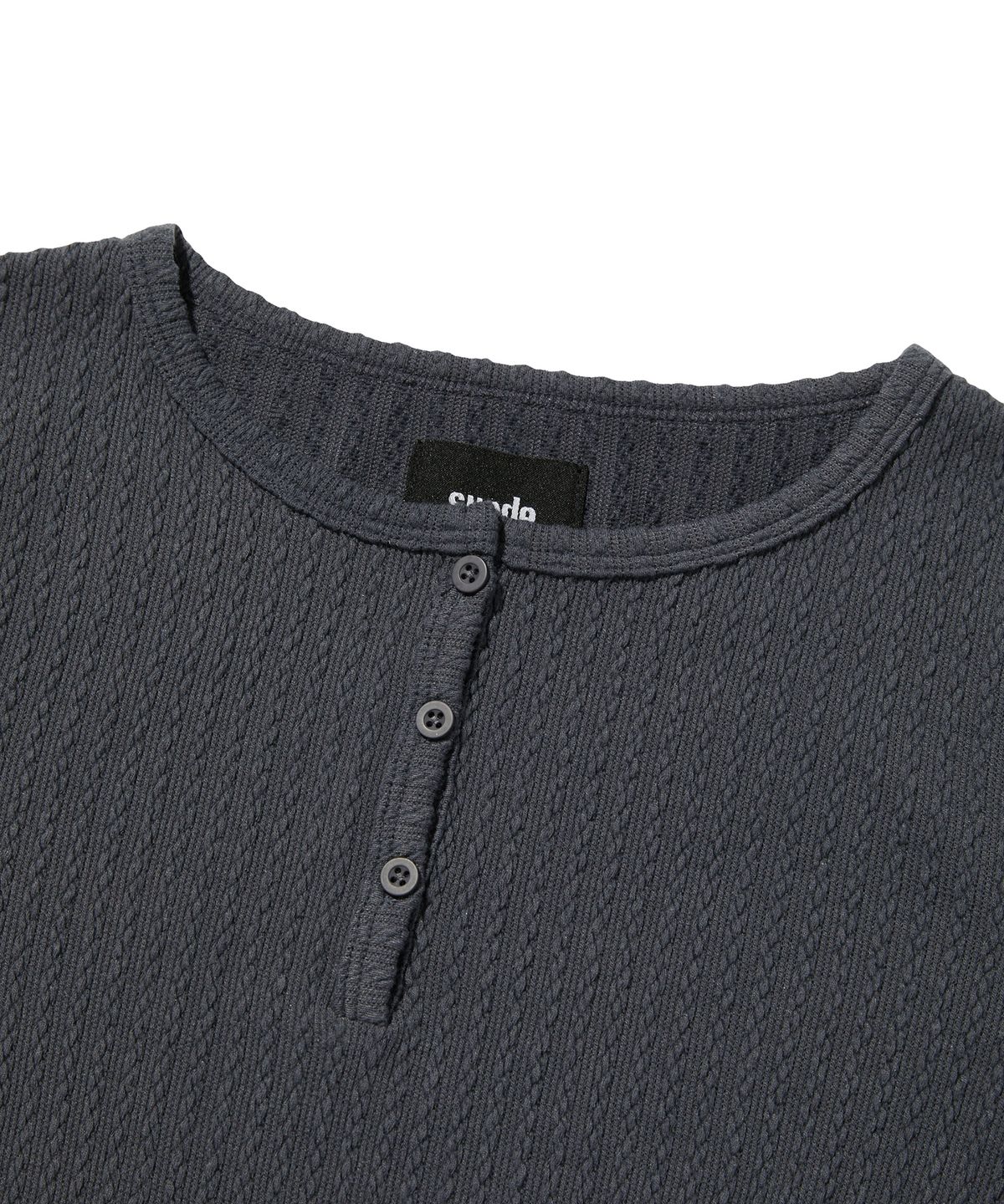 스웨이드(SUADE) CABLE HENLEY NECK [CHARCOAL GRAY]