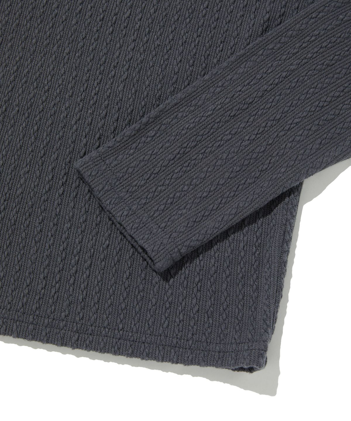 스웨이드(SUADE) CABLE HENLEY NECK [CHARCOAL GRAY]