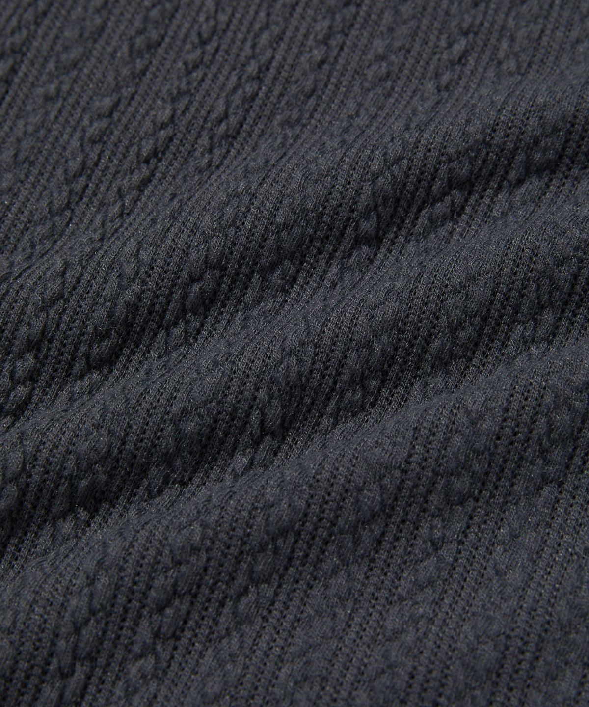 스웨이드(SUADE) CABLE HENLEY NECK [CHARCOAL GRAY]