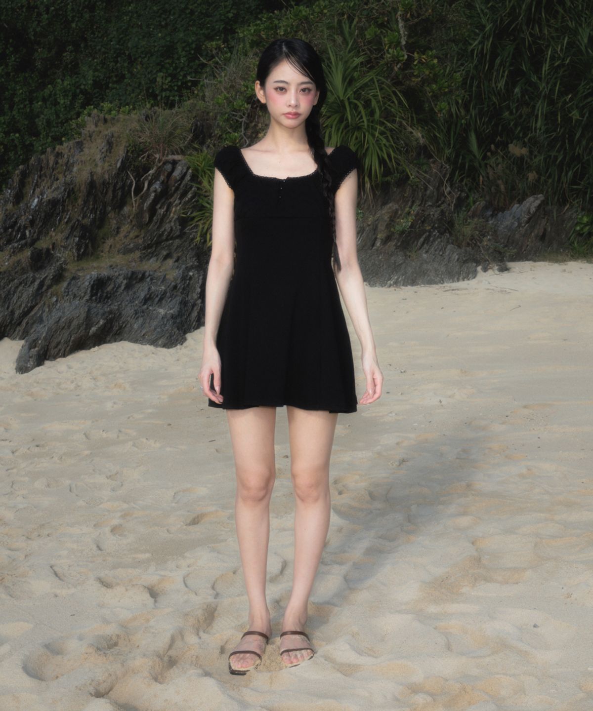 로제프란츠(ROSEFRANTZ) Flower Punching Mini Dress [Black]