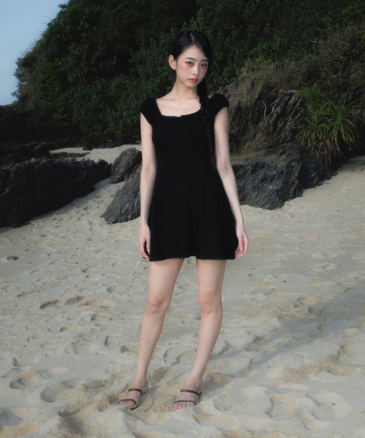 로제프란츠(ROSEFRANTZ) Flower Punching Mini Dress [Black]