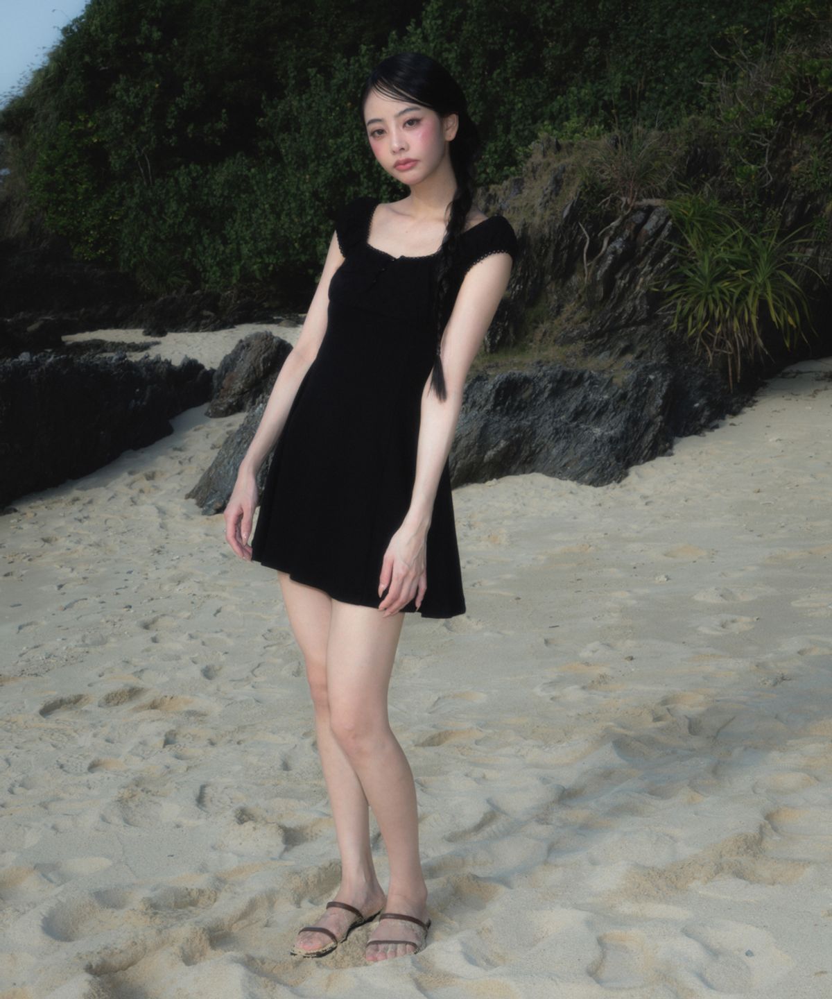 로제프란츠(ROSEFRANTZ) Flower Punching Mini Dress [Black]
