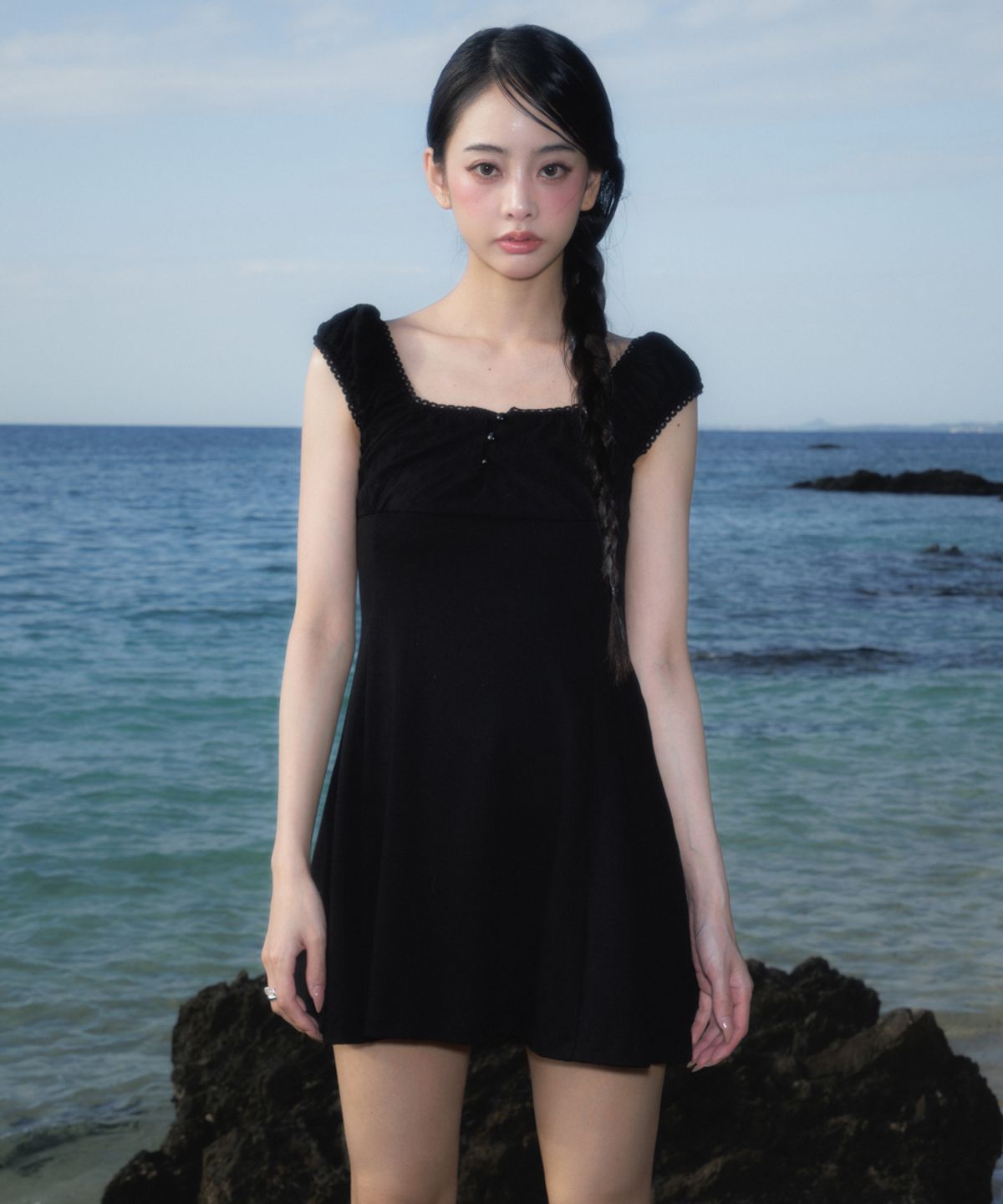 로제프란츠(ROSEFRANTZ) Flower Punching Mini Dress [Black]