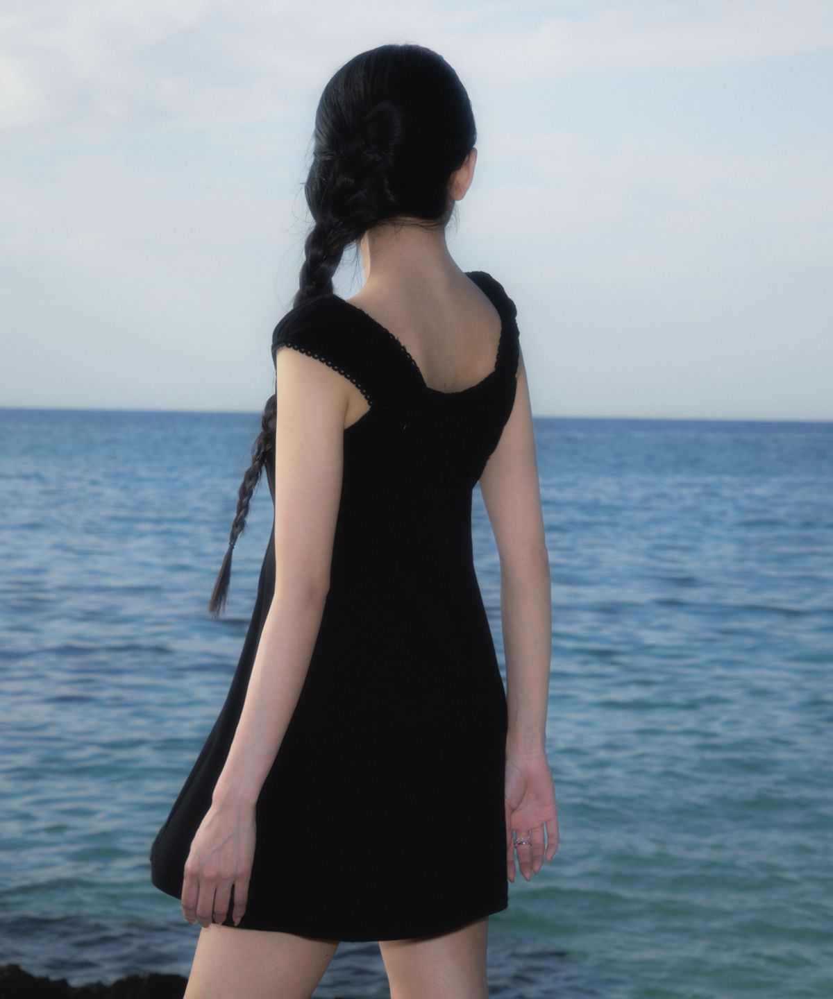 로제프란츠(ROSEFRANTZ) Flower Punching Mini Dress [Black]