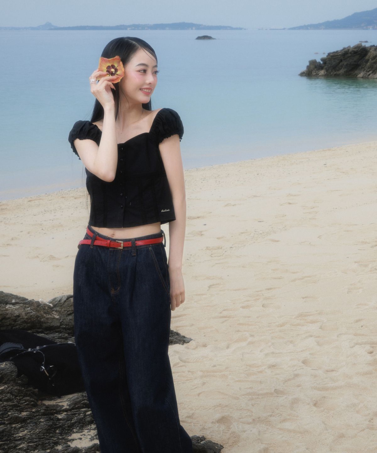 로제프란츠(ROSEFRANTZ) Lace Shirring Crop Blouse [Black]