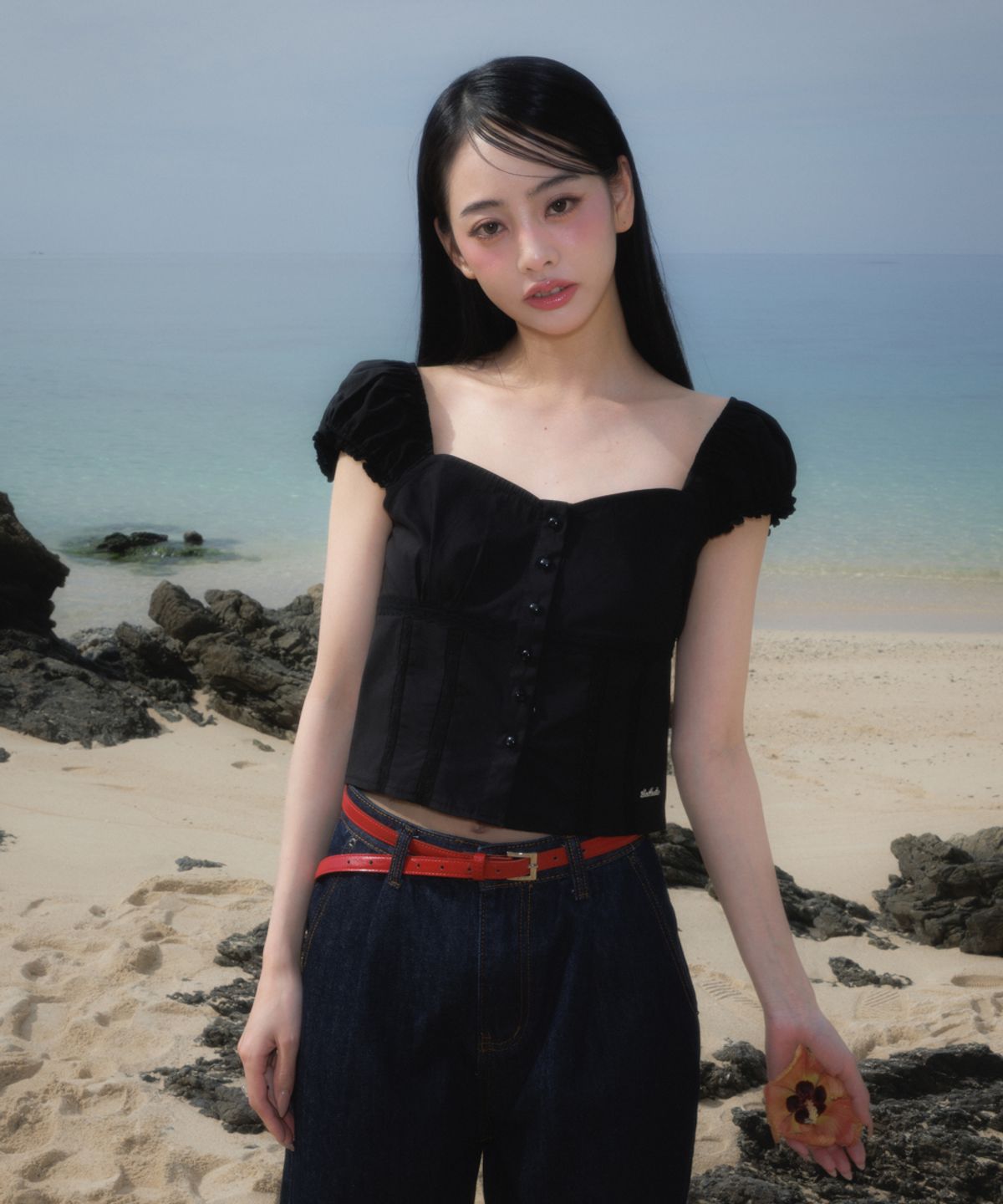 로제프란츠(ROSEFRANTZ) Lace Shirring Crop Blouse [Black]