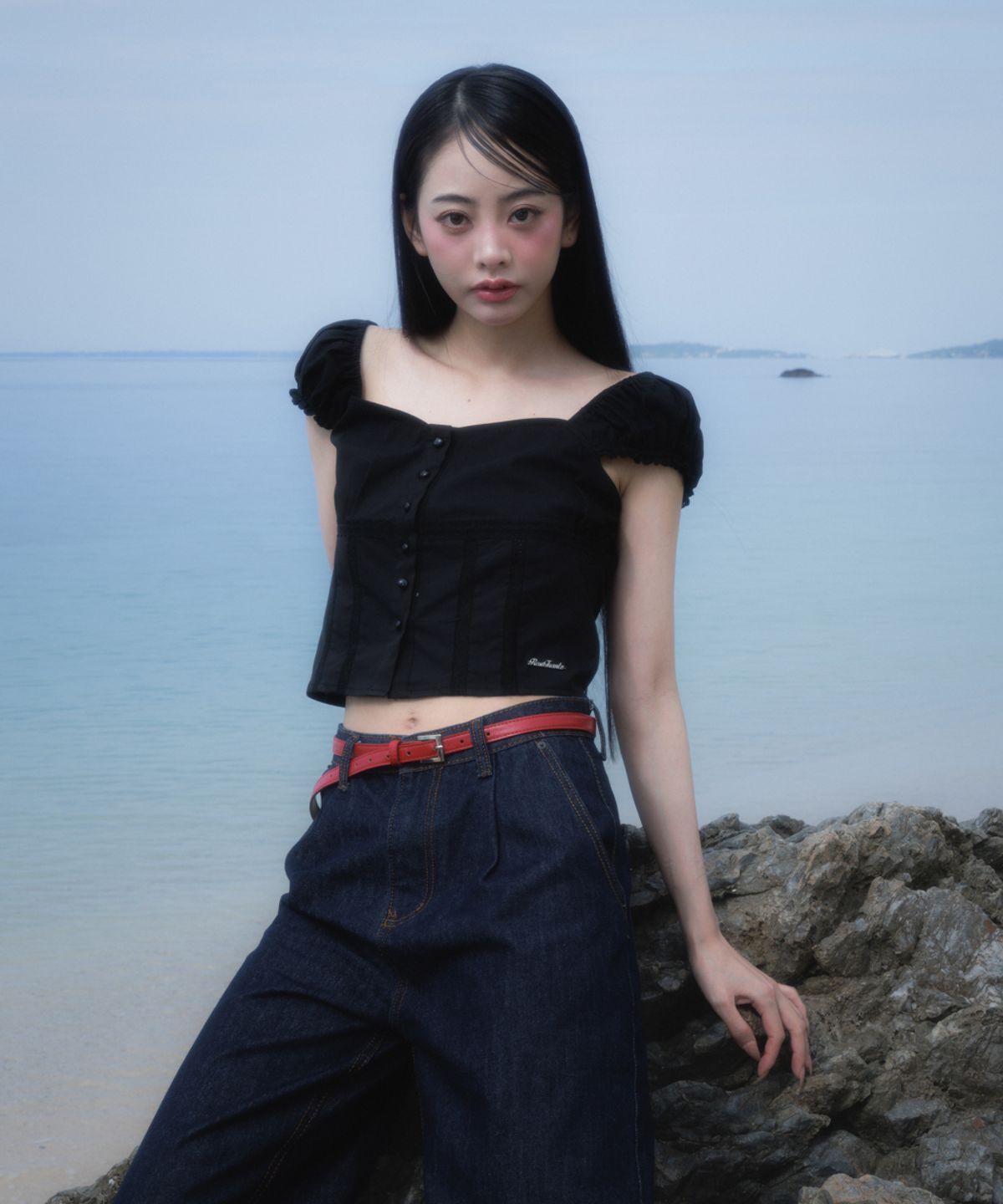 로제프란츠(ROSEFRANTZ) Lace Shirring Crop Blouse [Black]