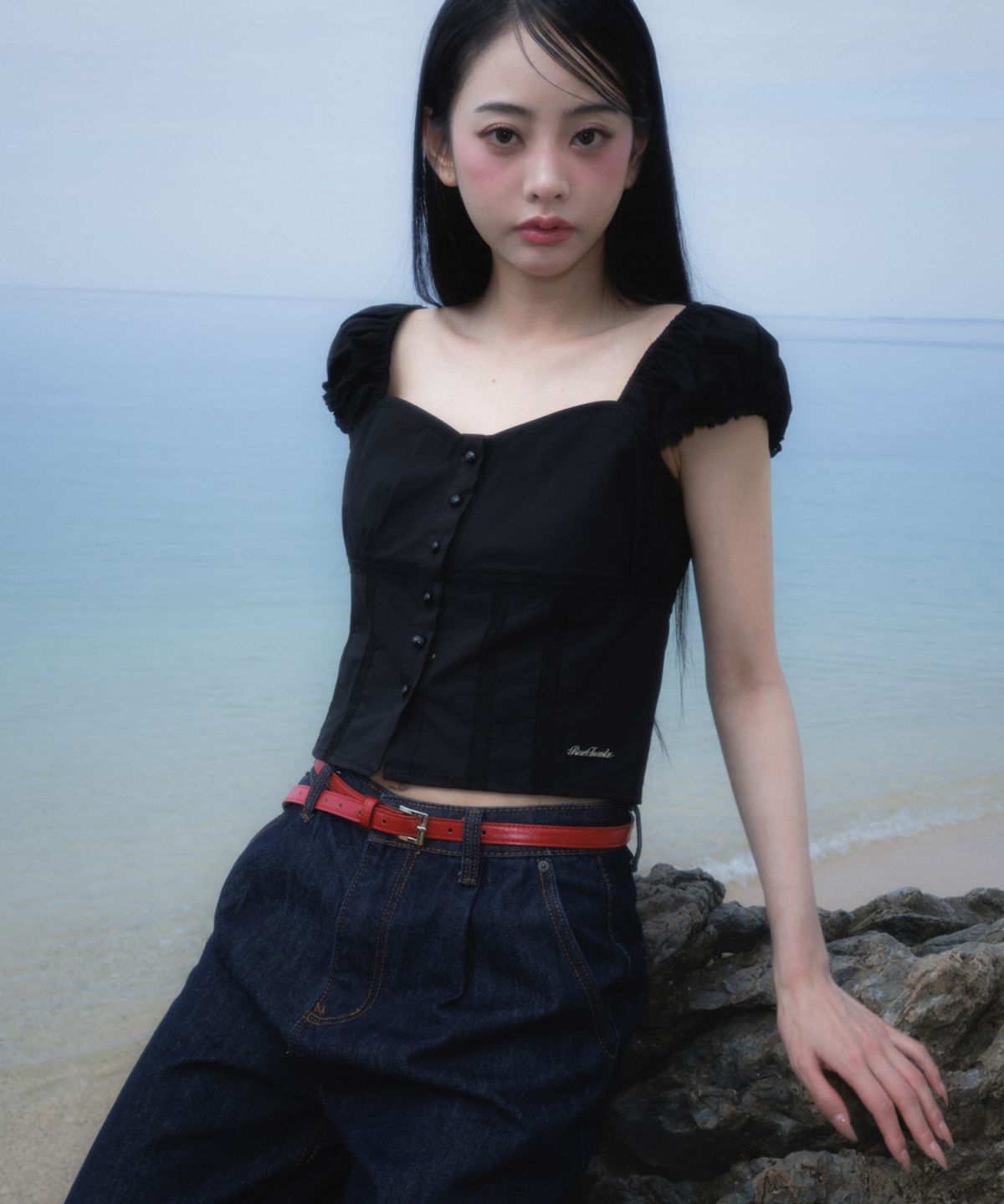 로제프란츠(ROSEFRANTZ) Lace Shirring Crop Blouse [Black]