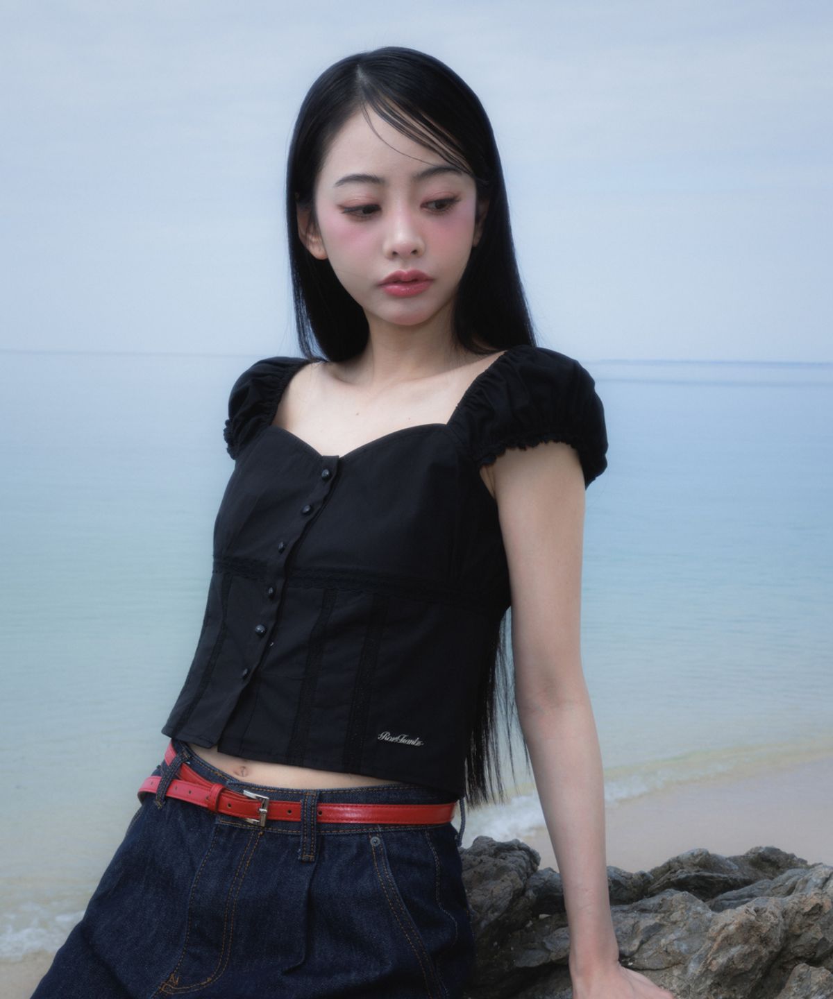 로제프란츠(ROSEFRANTZ) Lace Shirring Crop Blouse [Black]