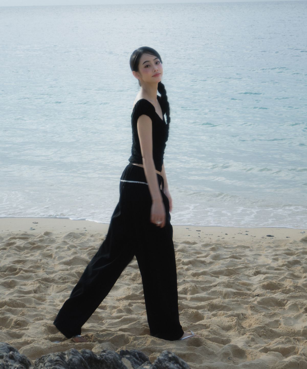 로제프란츠(ROSEFRANTZ) Lace Shirring Crop T-shirt [Black]